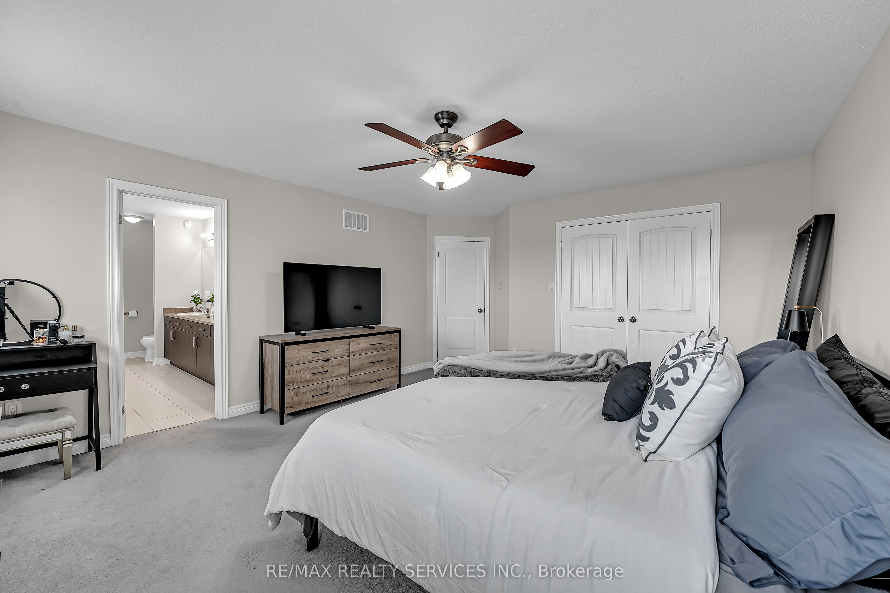 26 Wardlaw Avenue Property Photo 32
