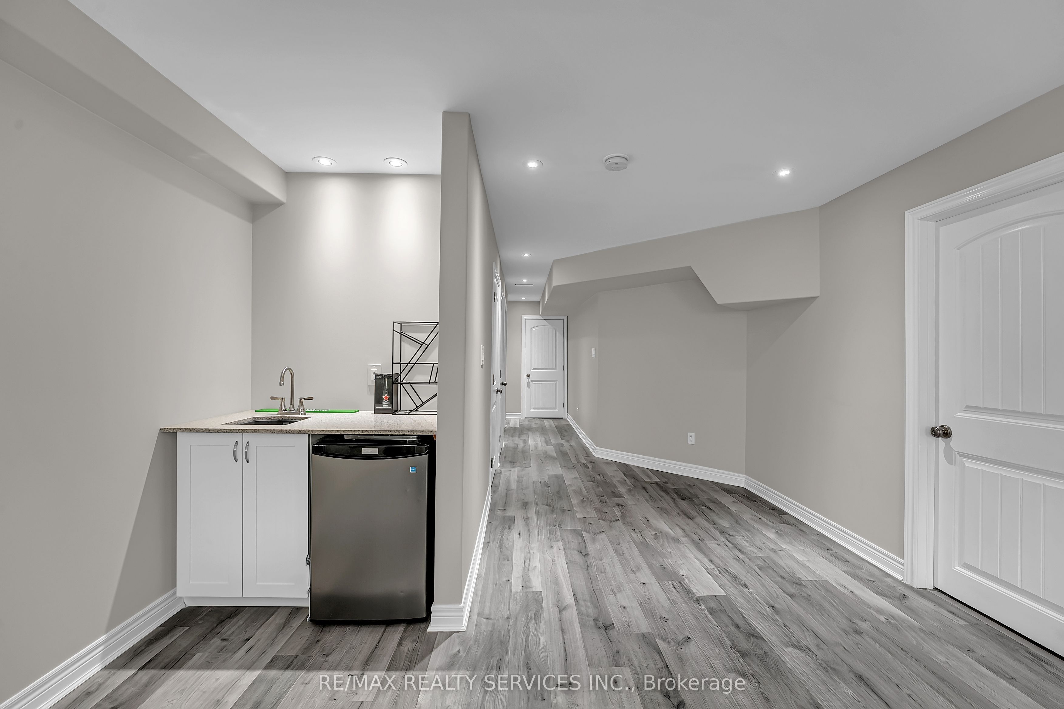 26 Wardlaw Avenue Property Photo 37