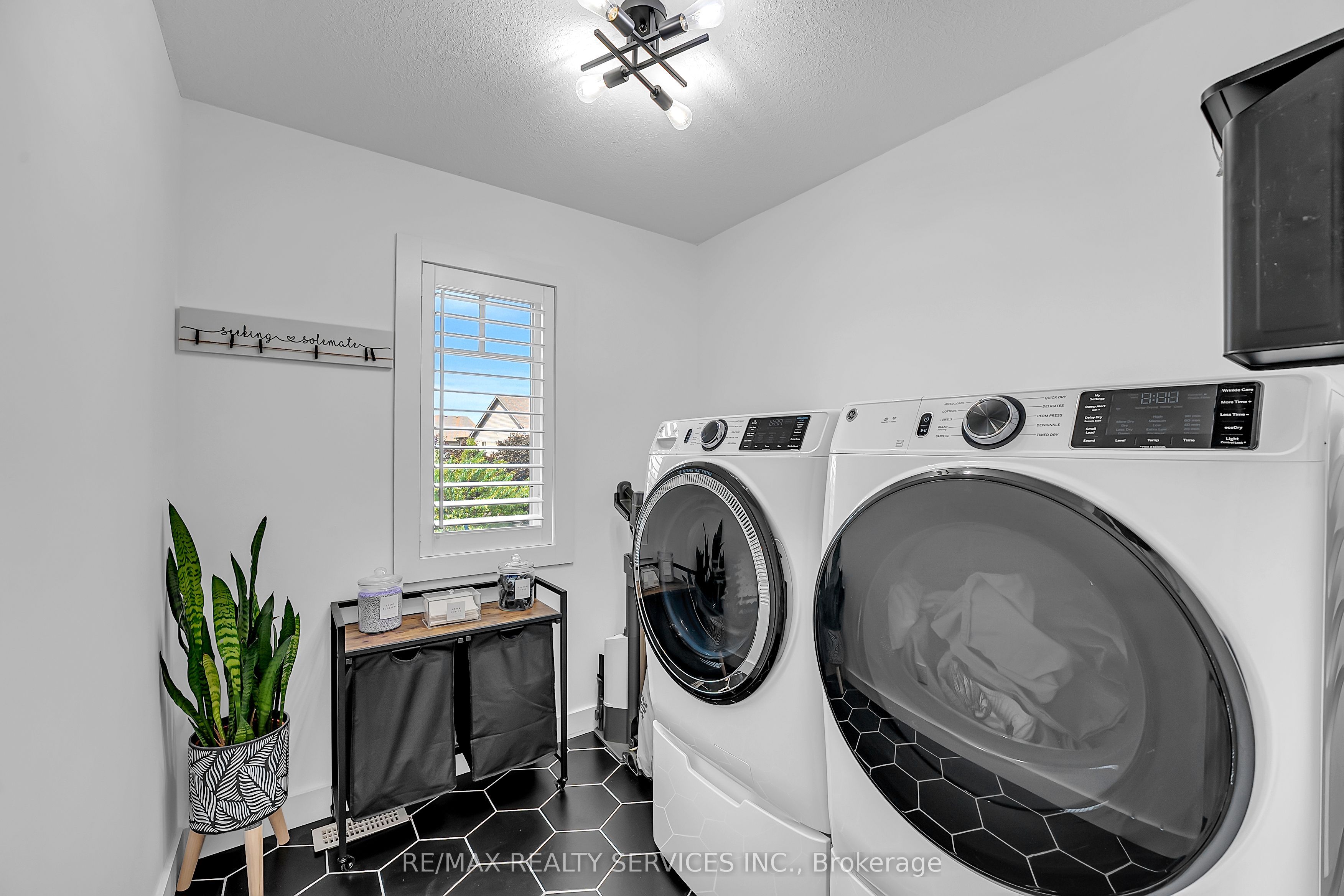 26 Wardlaw Avenue Property Photo 44