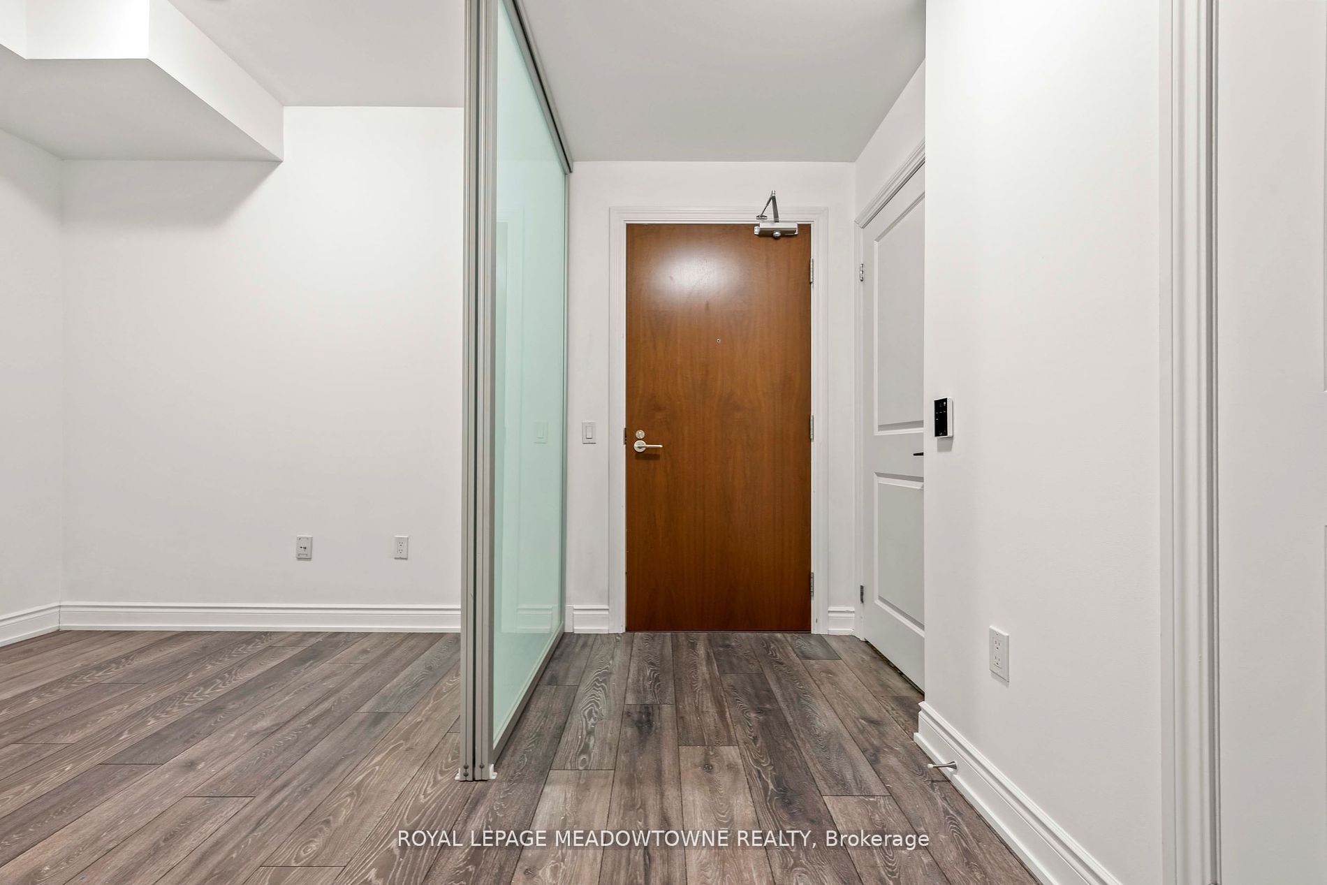 1050 Main Street E 809 Property Photo 2