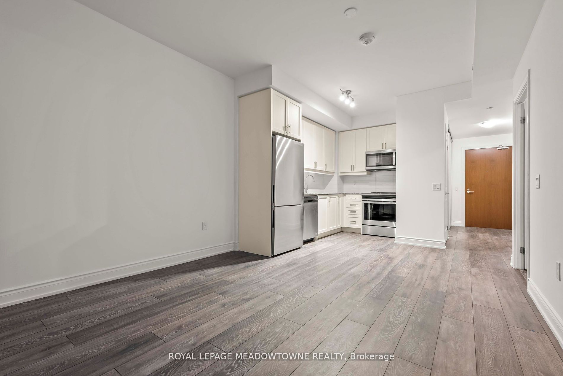 1050 Main Street E 809 Property Photo 8