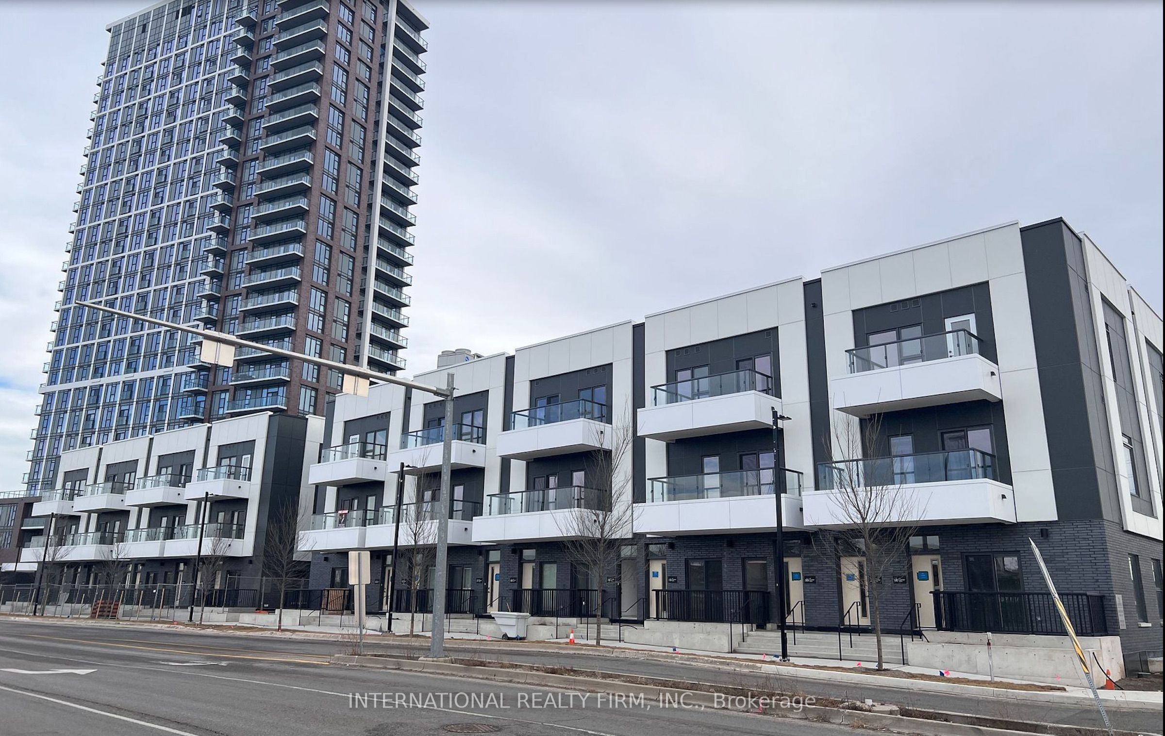 20 Lagerfeld Dr Property Photo 1