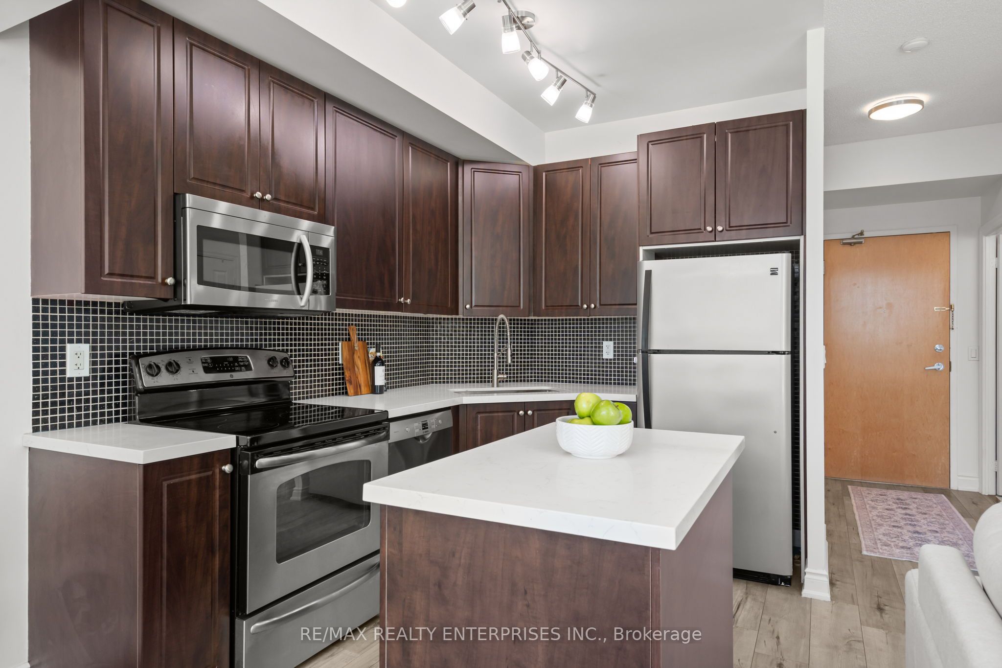 220 Burnhamthorpe Road W 916 Property Photo 14