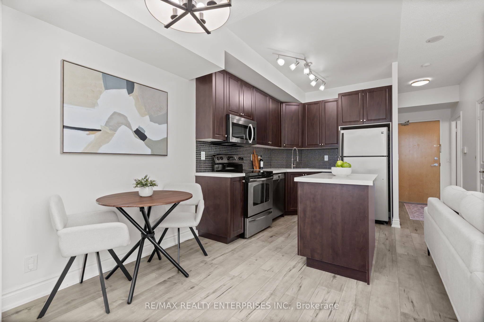 220 Burnhamthorpe Road W 916 Property Photo 15
