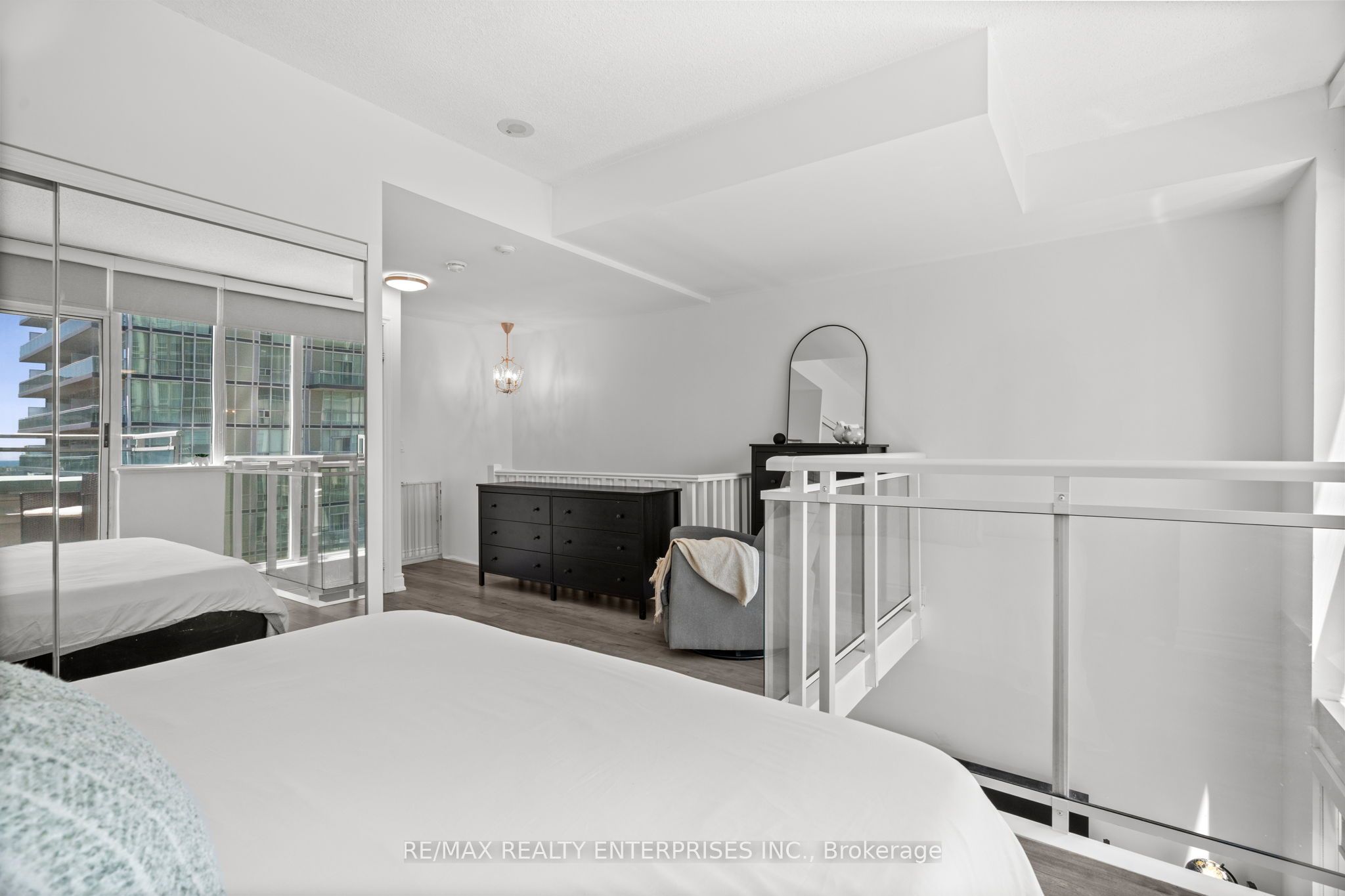 220 Burnhamthorpe Road W 916 Property Photo 24