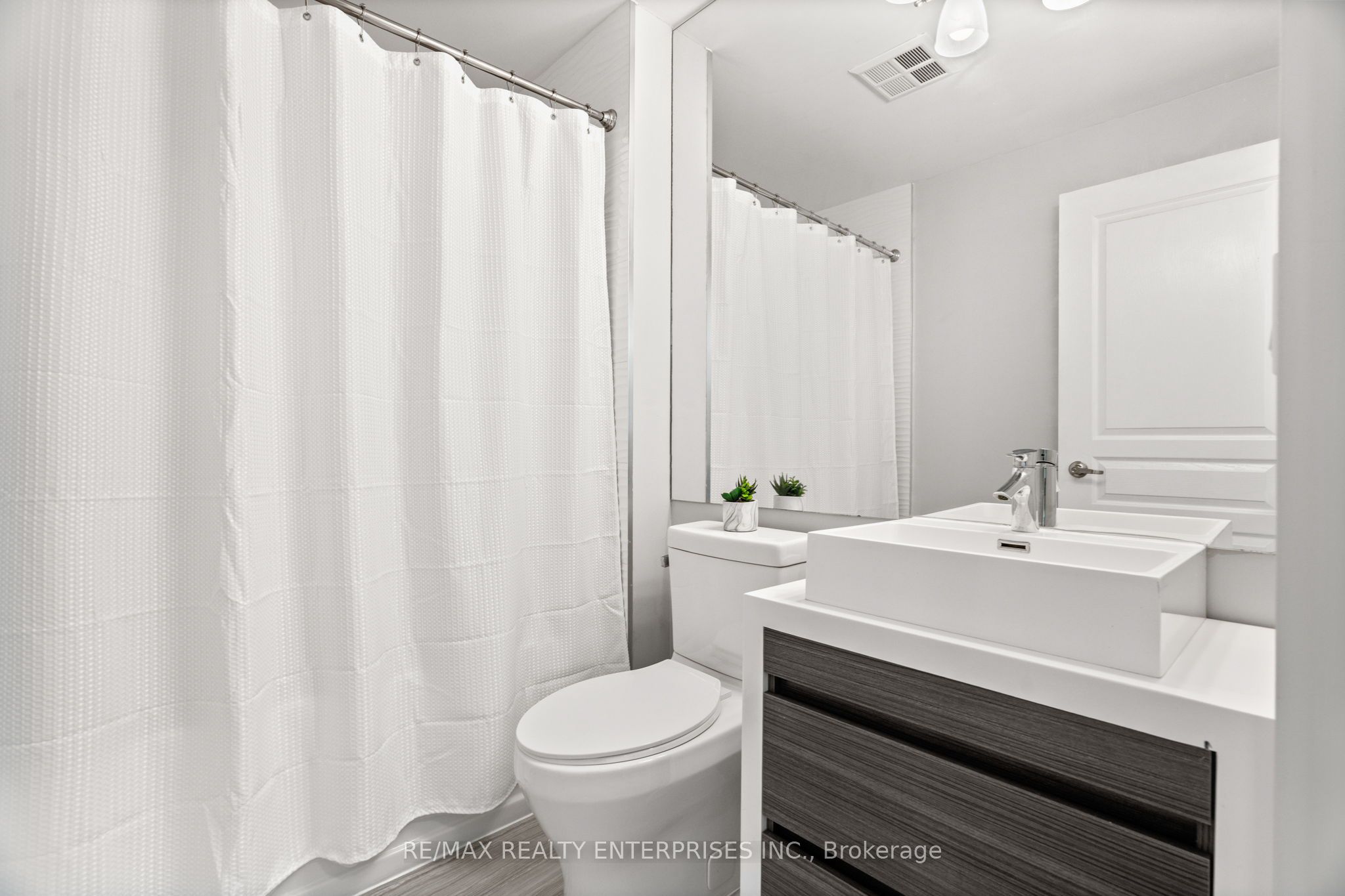 220 Burnhamthorpe Road W 916 Property Photo 29