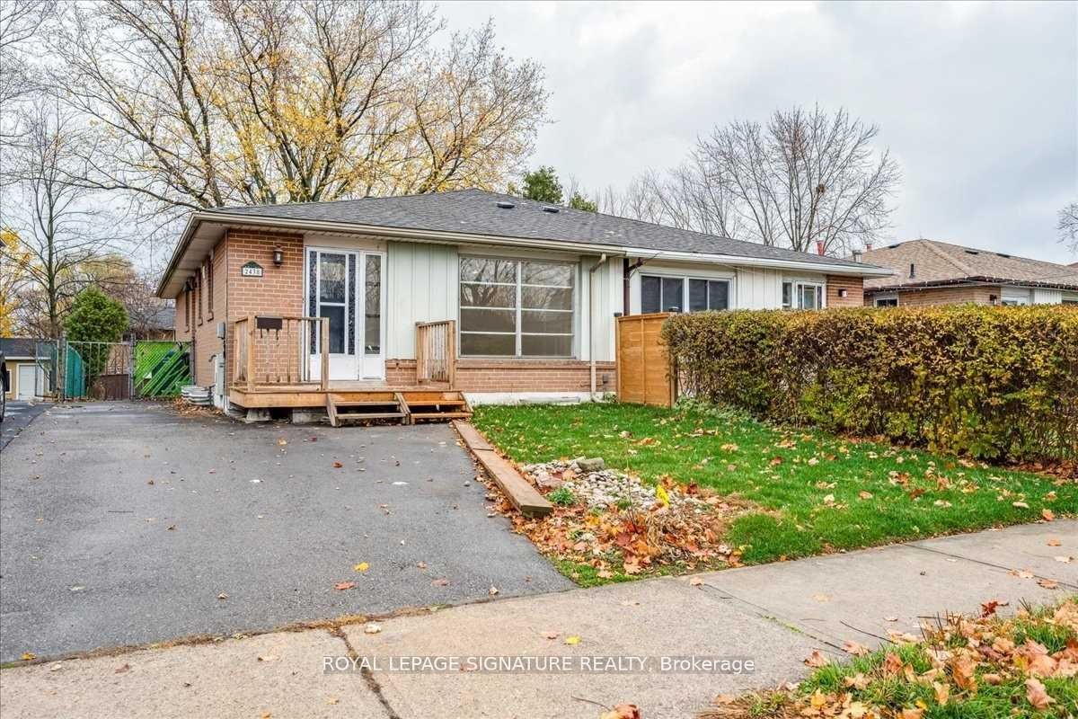 2438 Padstow Cres Property Photo 1