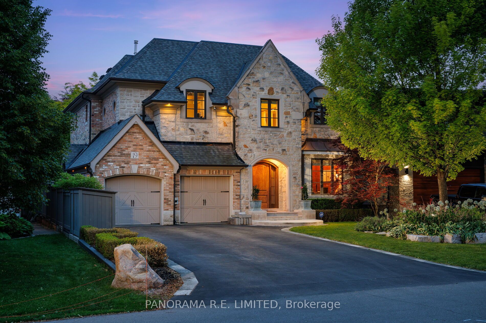 19 Graystone Gardens Property Photo 1