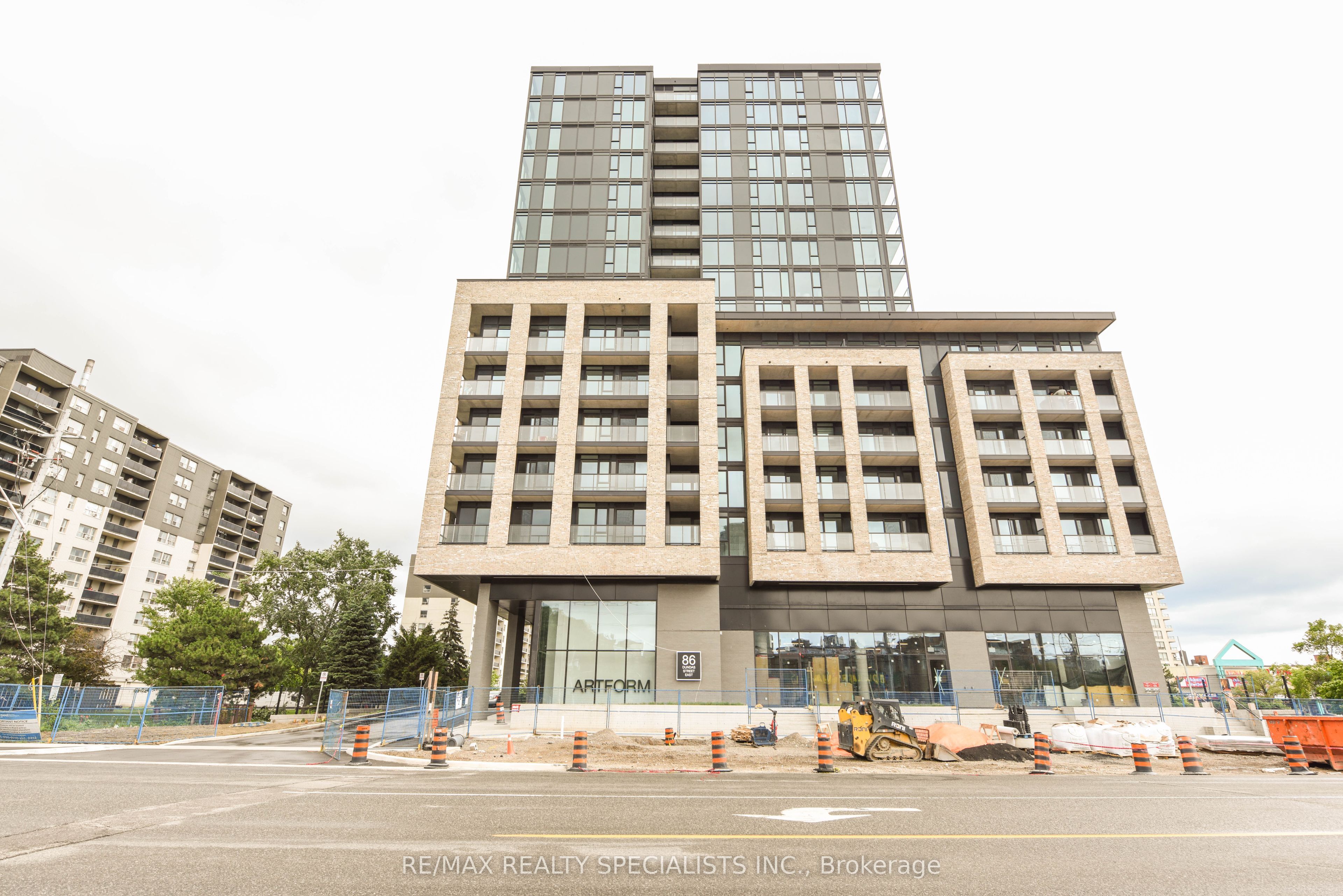 86 DUNDAS Street E 715 Property Photo 1