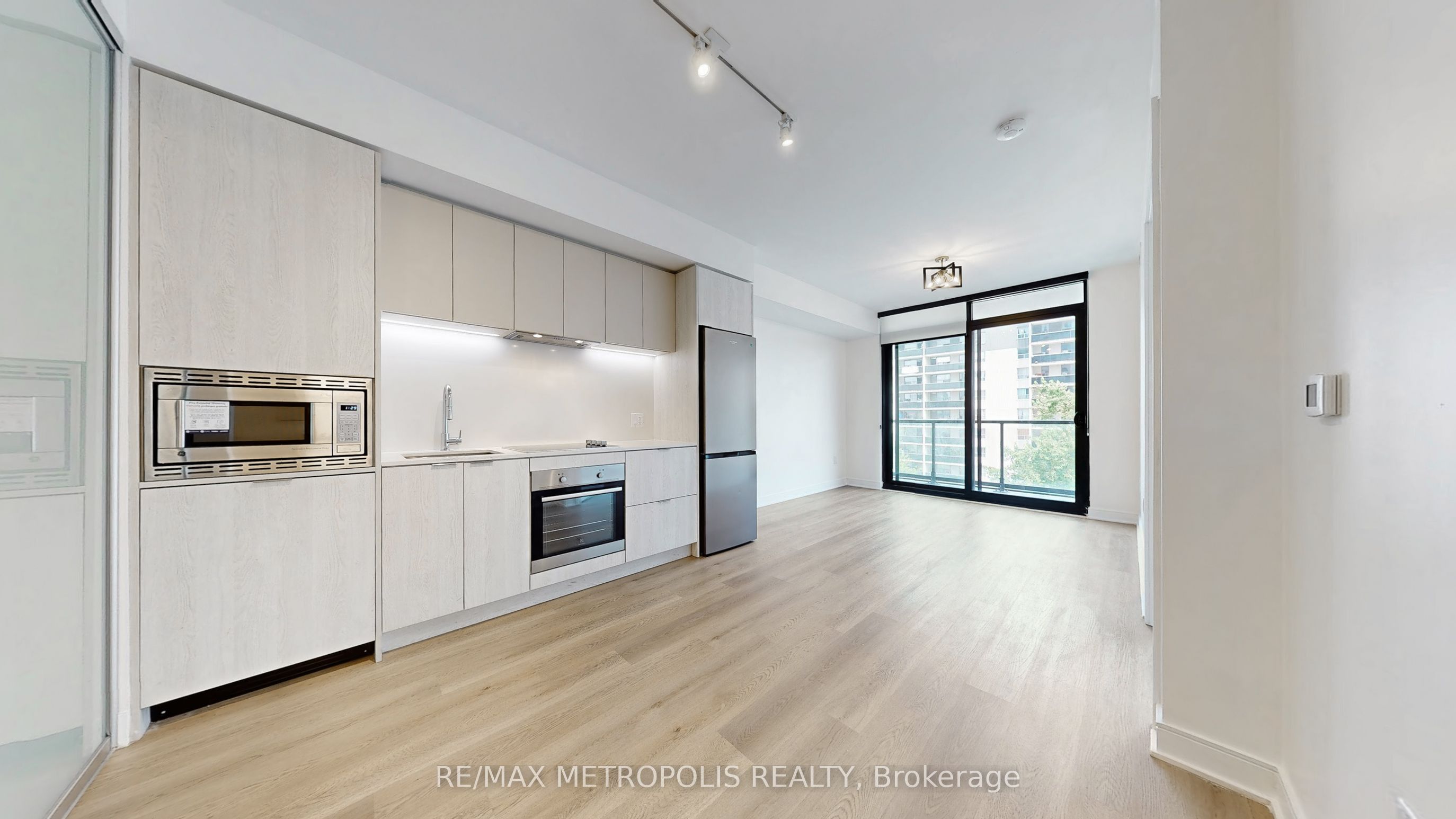 86 Dundas St E Property Photo 1
