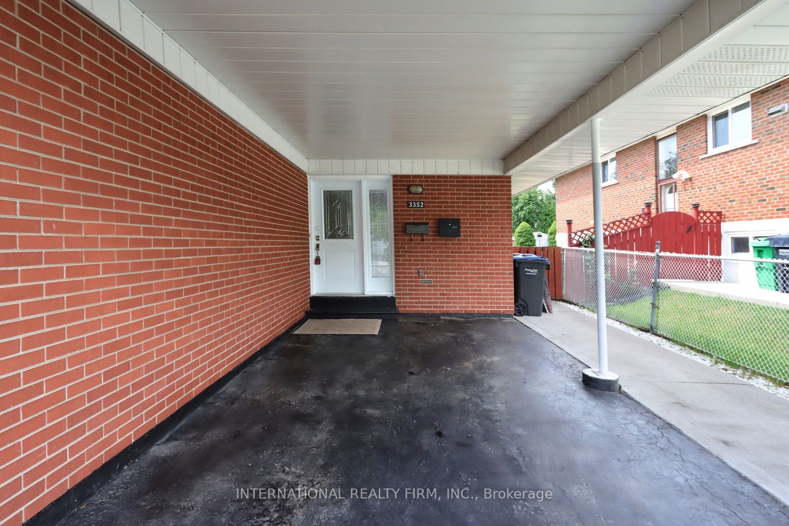 3352 Queen Frederica Drive Property Photo 2