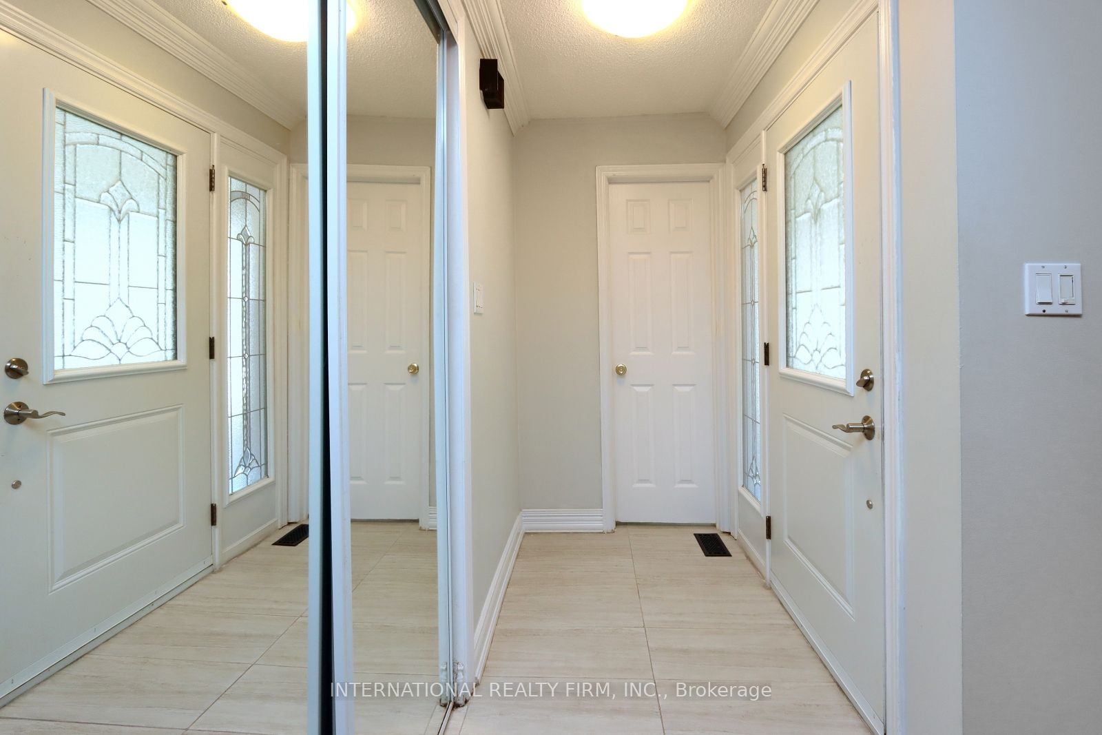 3352 Queen Frederica Drive Property Photo 3