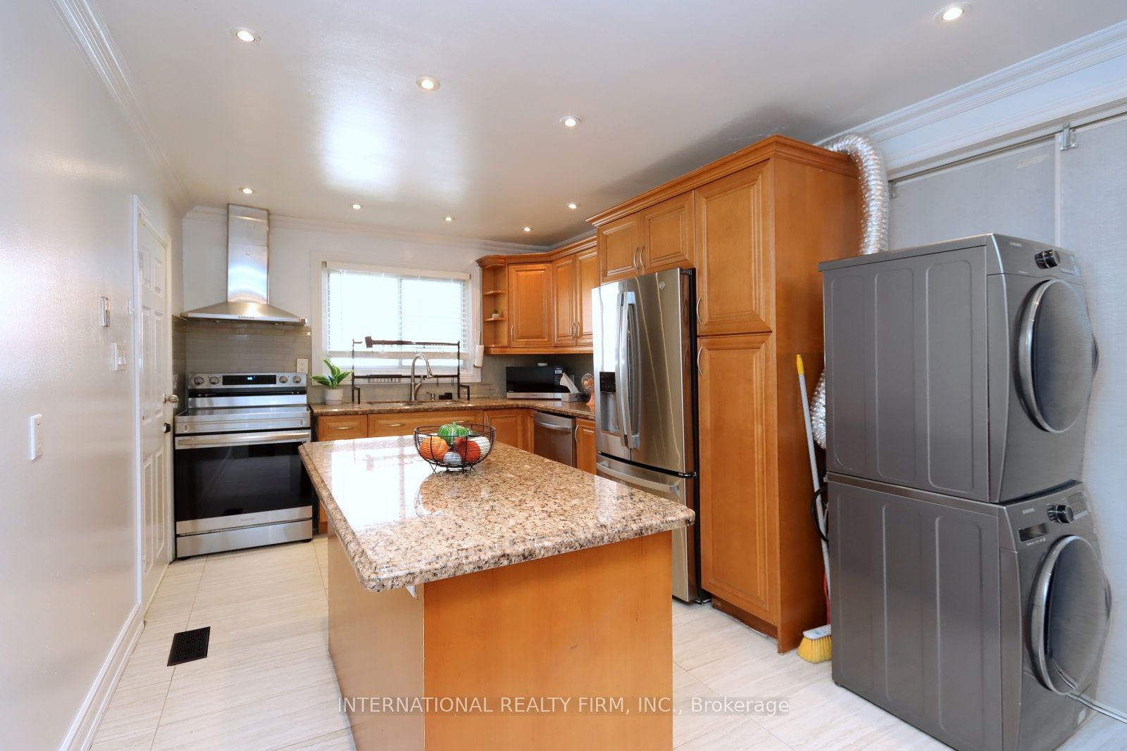 3352 Queen Frederica Drive Property Photo 4