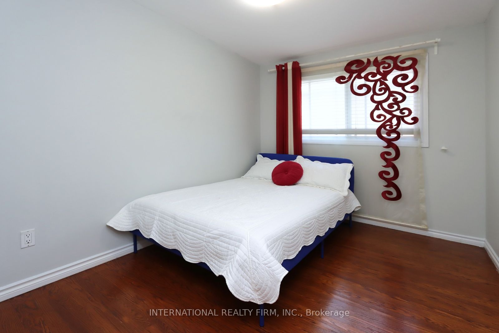 3352 Queen Frederica Drive Property Photo 6