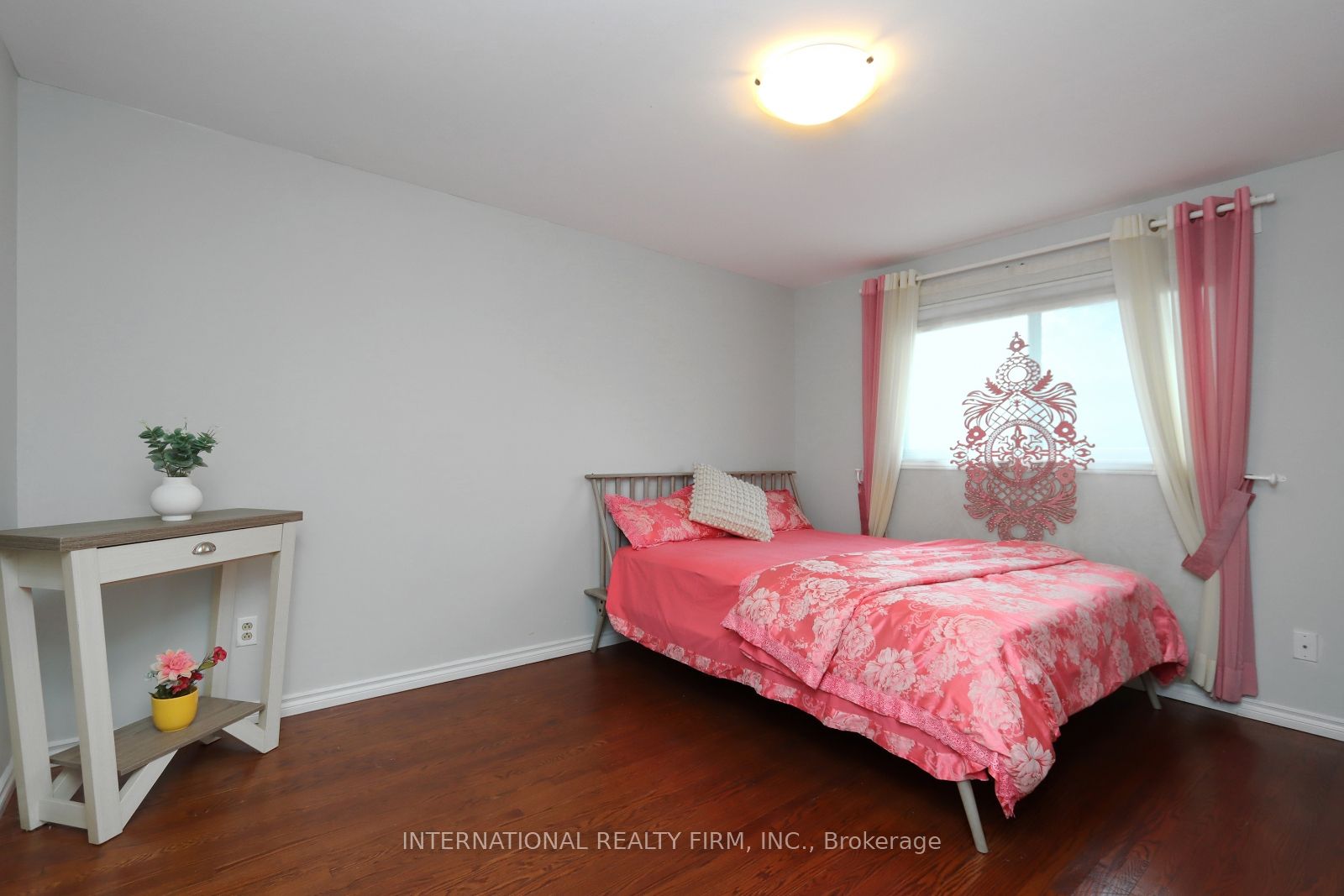 3352 Queen Frederica Drive Property Photo 8