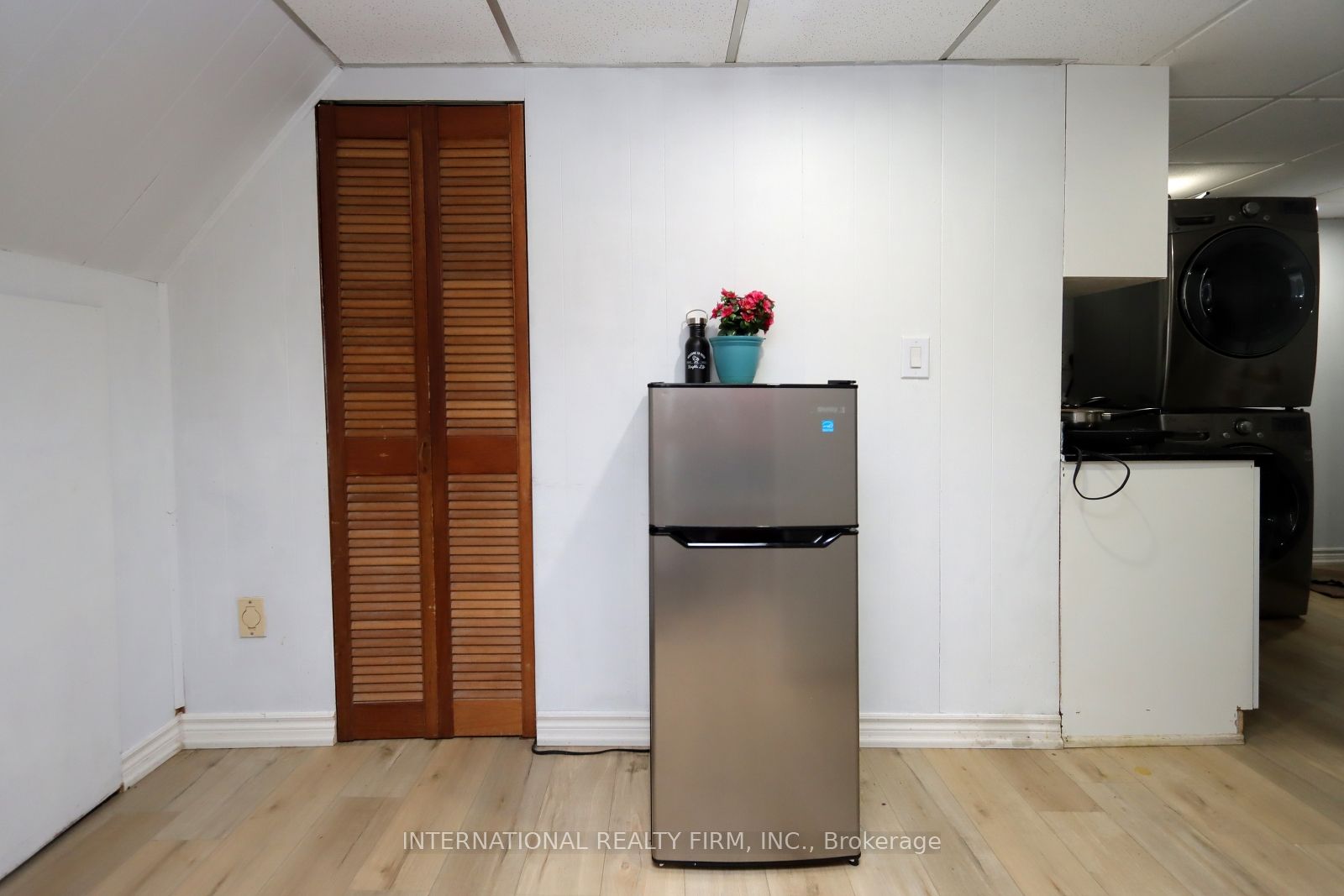 3352 Queen Frederica Drive Property Photo 13