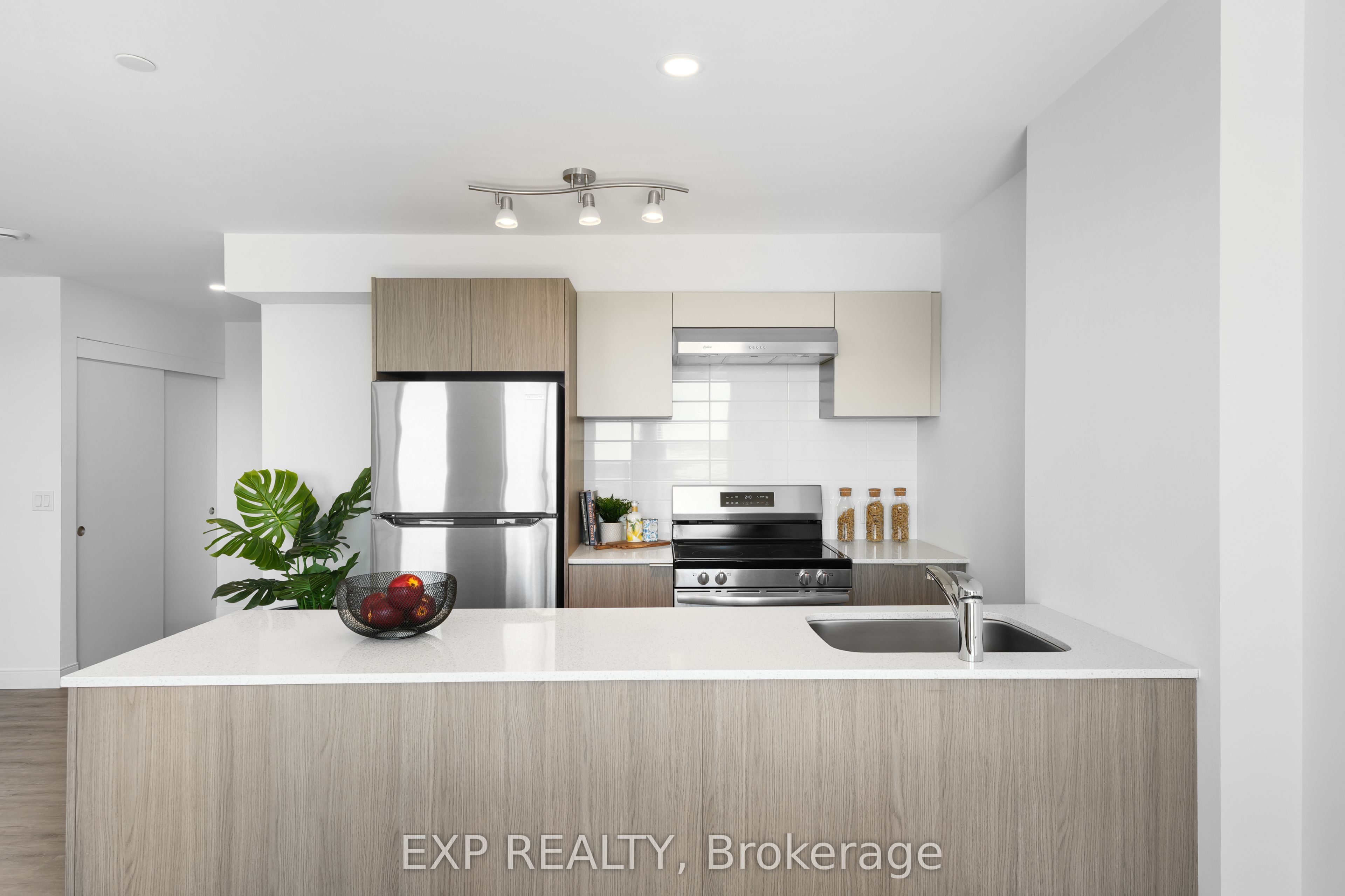 100 Manett Crescent 406 Property Photo 1