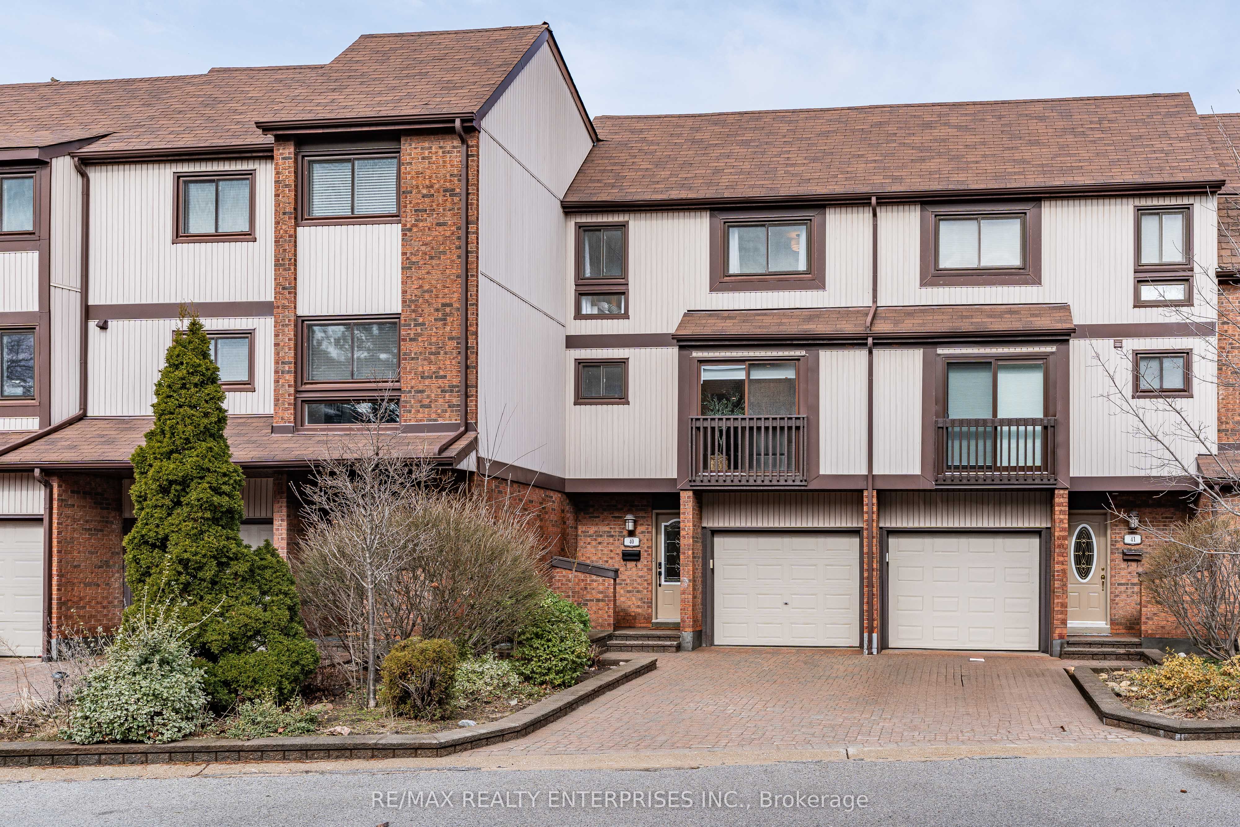 1060 Walden Circle 40 Property Photo 1