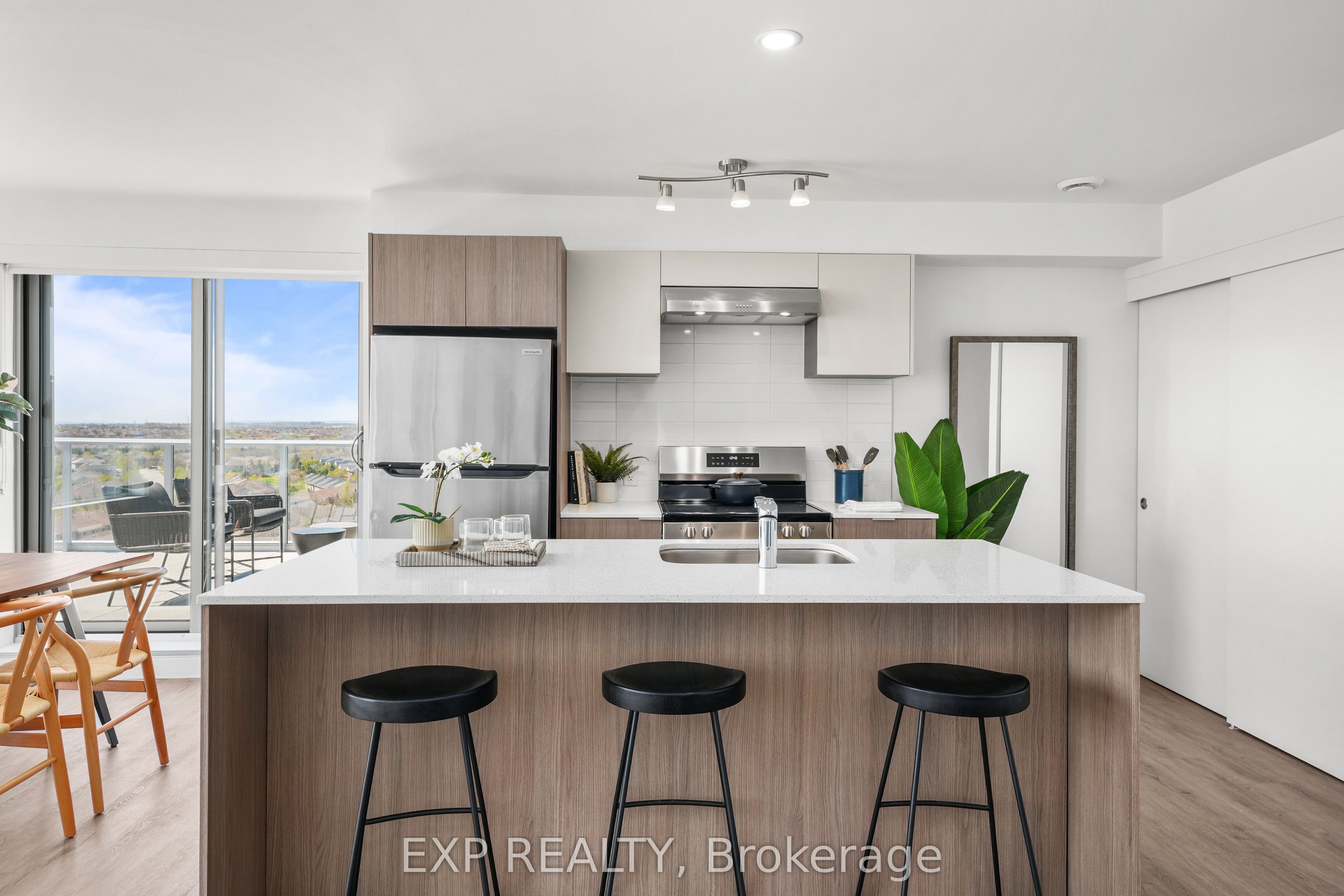 100 Manett Crescent 703 Property Photo 1