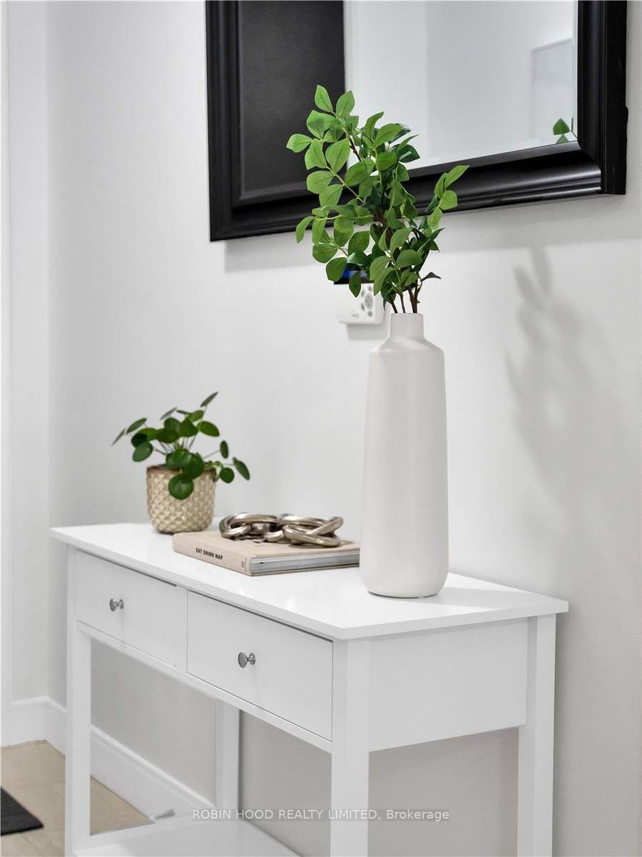 60 Absolute Avenue 707 Property Photo 5