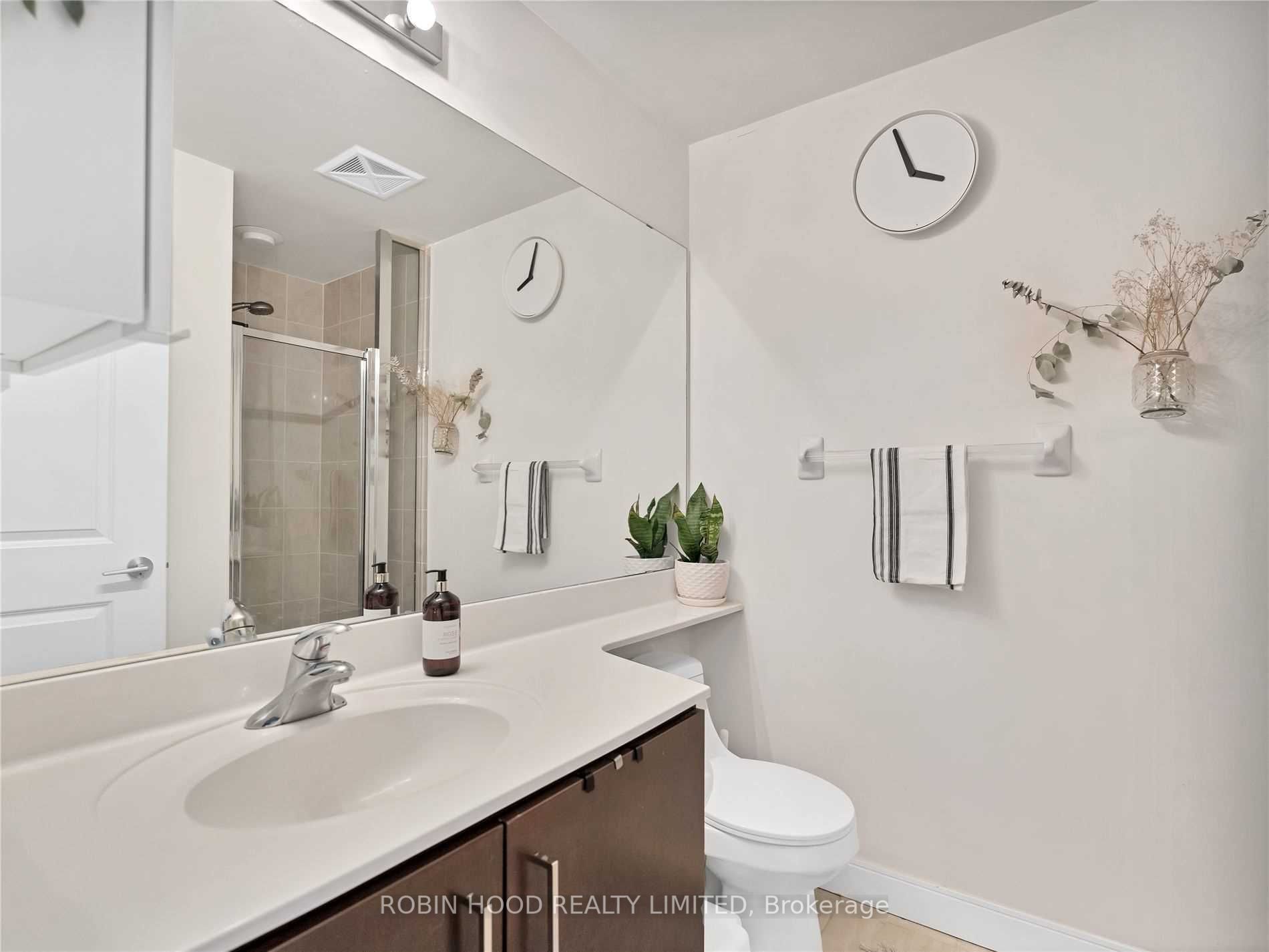 60 Absolute Avenue 707 Property Photo 9
