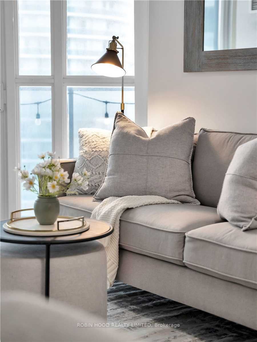 60 Absolute Avenue 707 Property Photo 15
