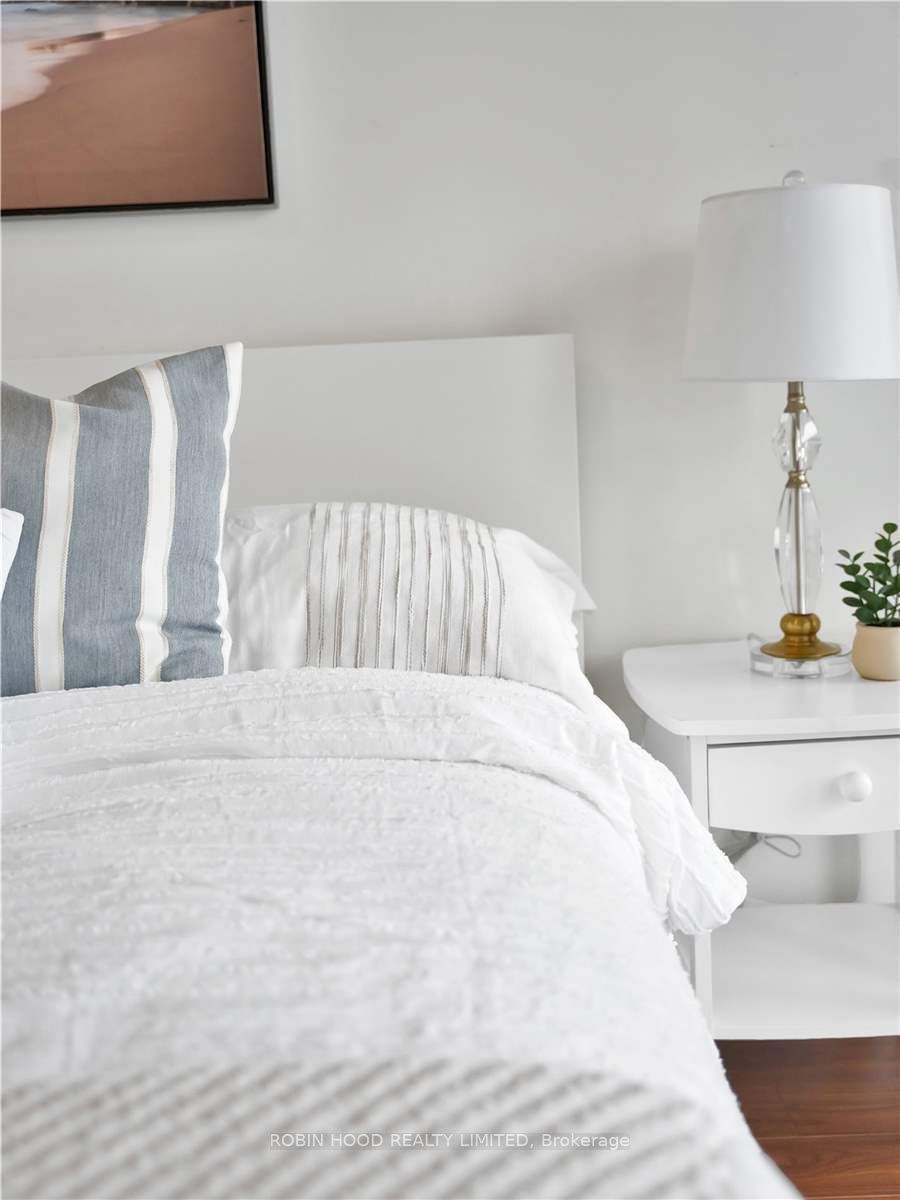 60 Absolute Avenue 707 Property Photo 17