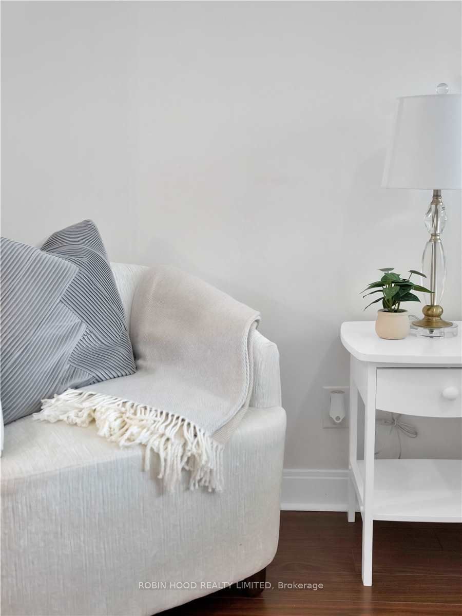 60 Absolute Avenue 707 Property Photo 19