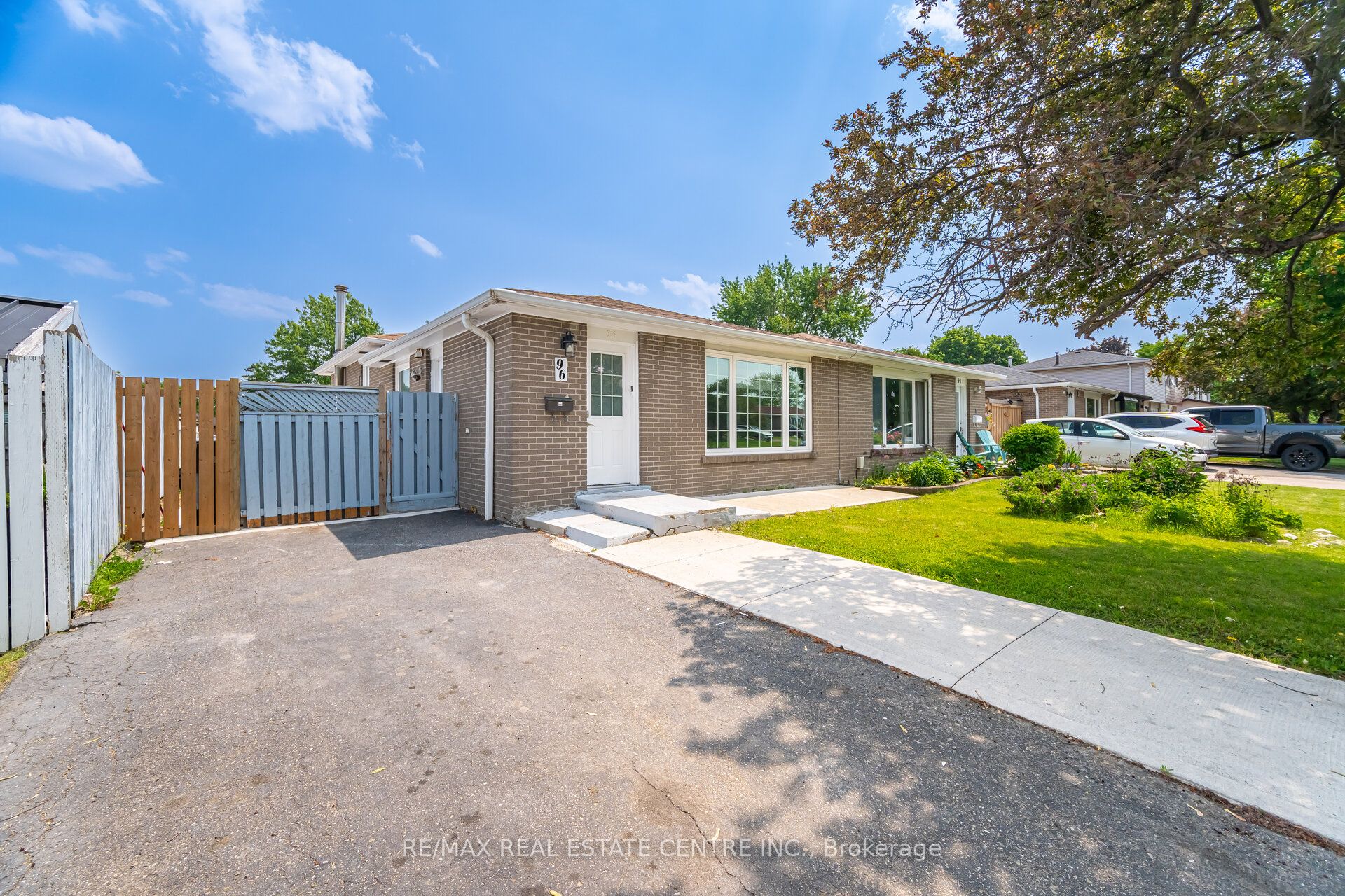 96 Fallingdale Crescent Property Photo 1