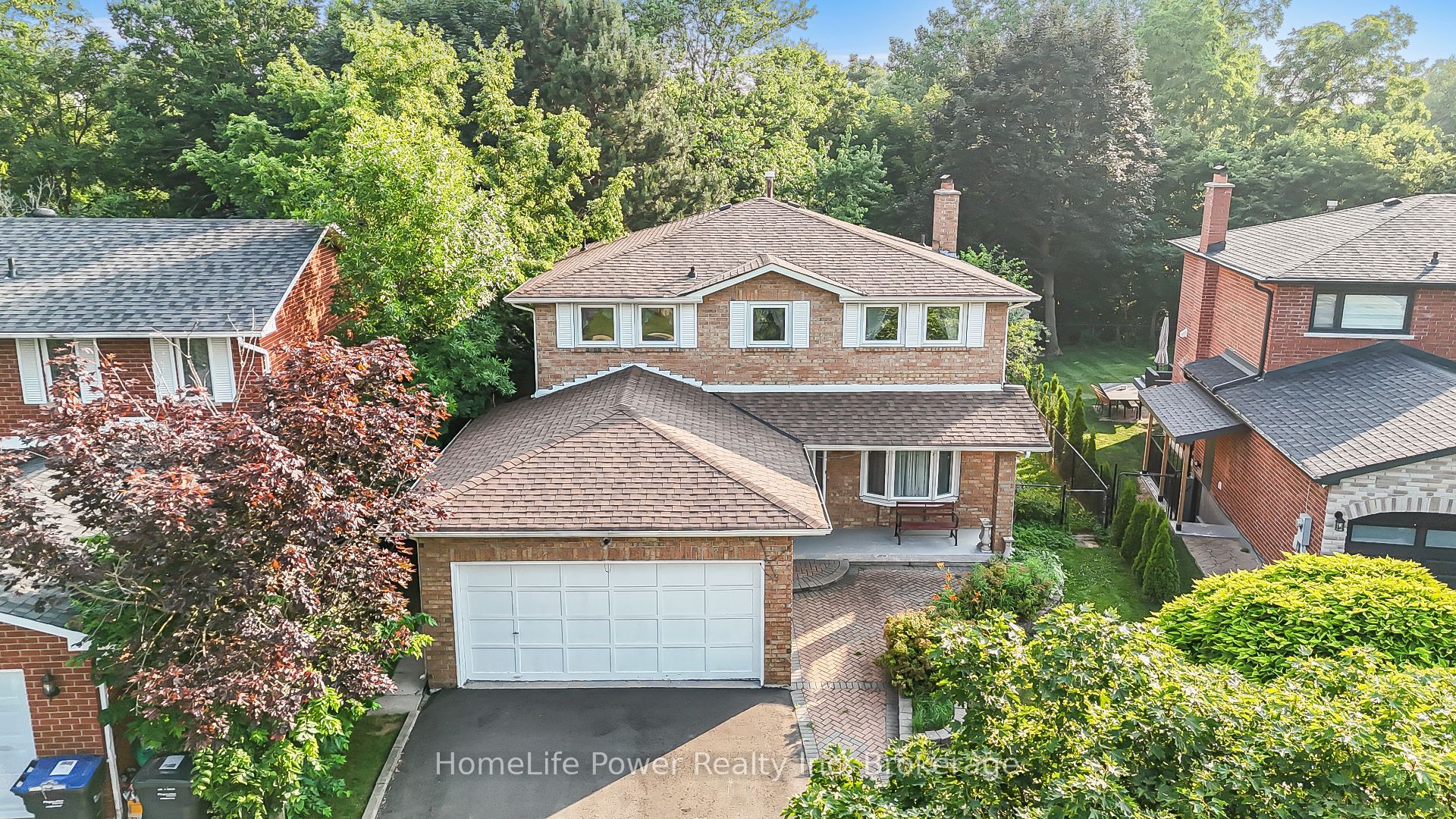 32 Chopin Crescent Property Photo 1