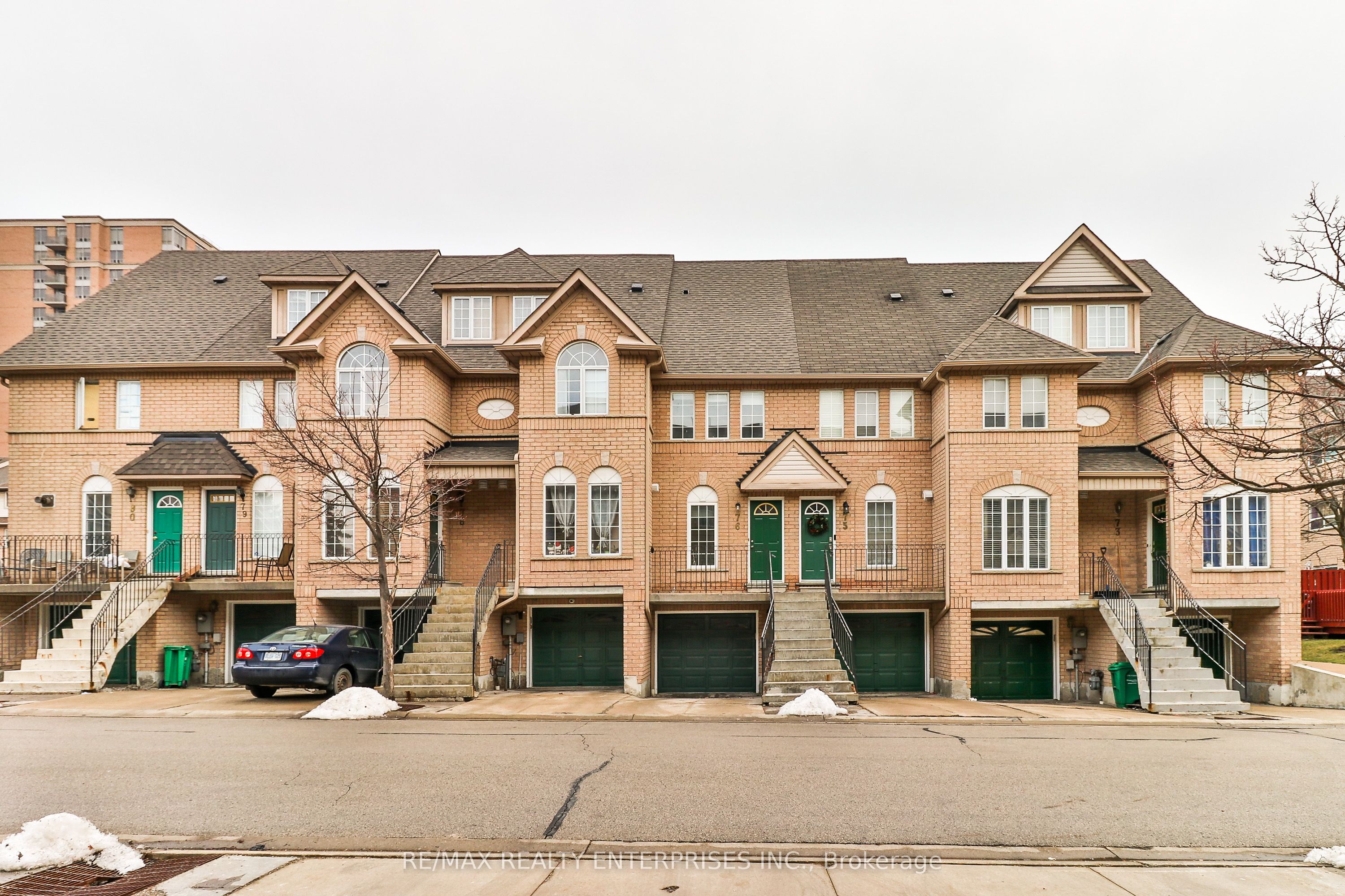 80 Strathaven Dr Property Photo 1