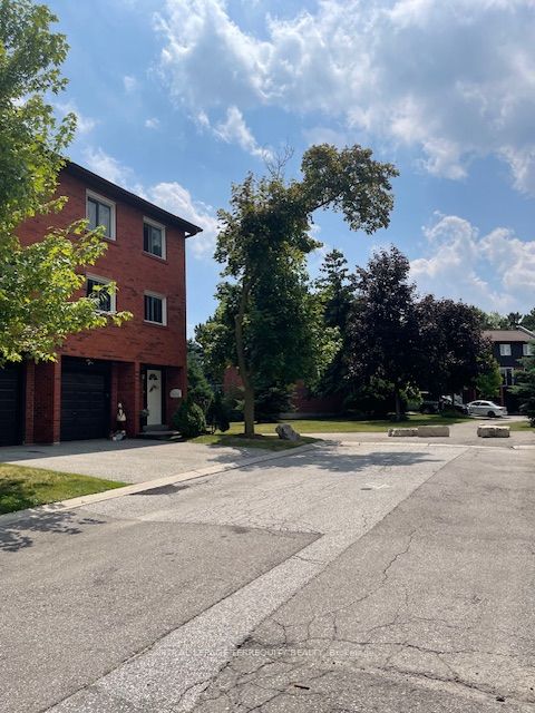 1755 Rathburn Road E 56 Property Photo 1