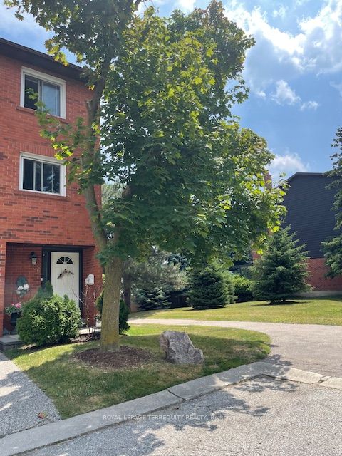 1755 Rathburn Road E 56 Property Photo 4
