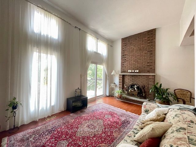 1755 Rathburn Road E 56 Property Photo 11