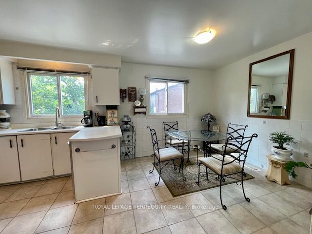 1755 Rathburn Road E 56 Property Photo 18