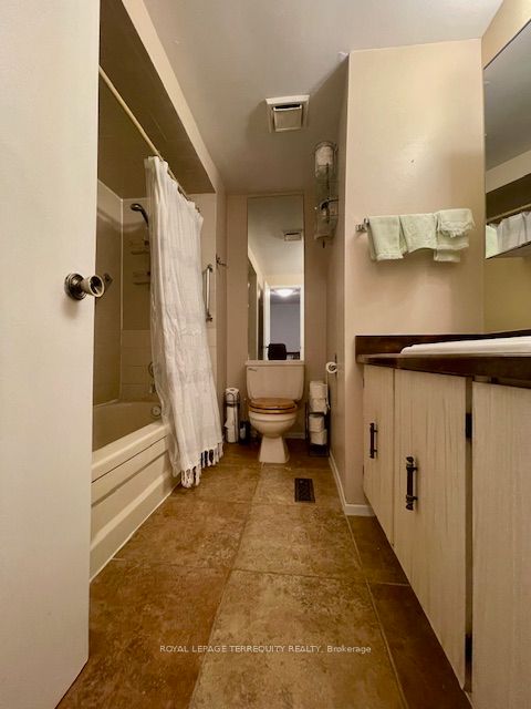 1755 Rathburn Road E 56 Property Photo 32