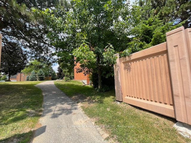 1755 Rathburn Road E 56 Property Photo 46