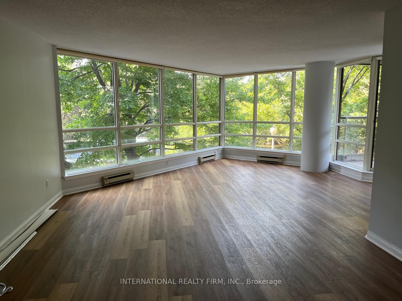 45 Kingsbridge Garden Cir Property Photo 1