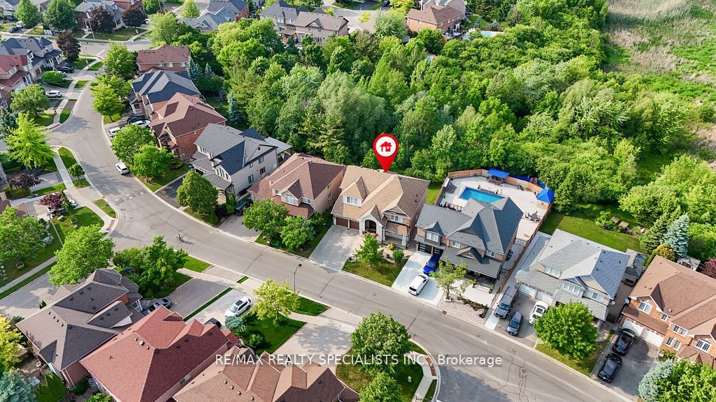 104 Treeline Boulevard Property Photo 3