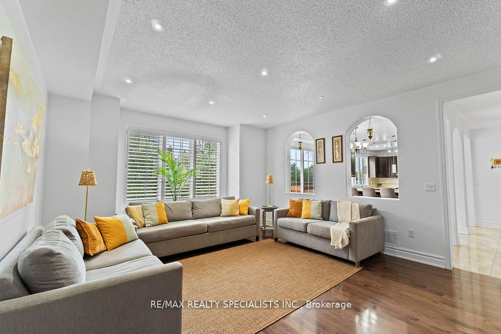 104 Treeline Boulevard Property Photo 15