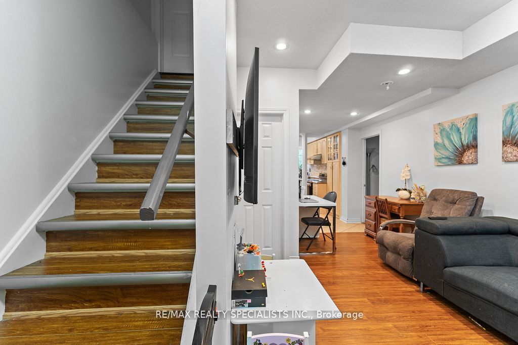 104 Treeline Boulevard Property Photo 35