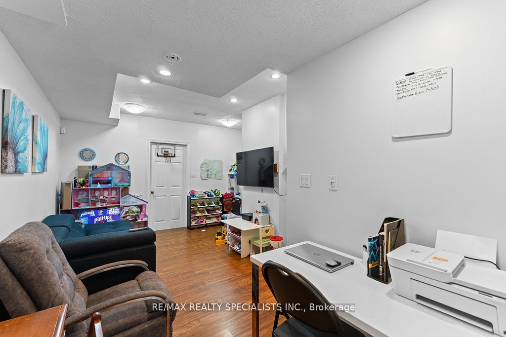 104 Treeline Boulevard Property Photo 39