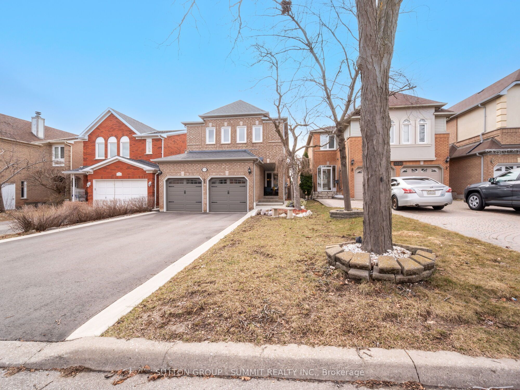 5726 Tayside Crescent Property Photo 1