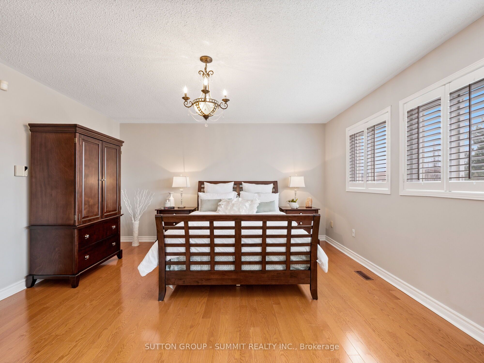 5726 Tayside Crescent Property Photo 26