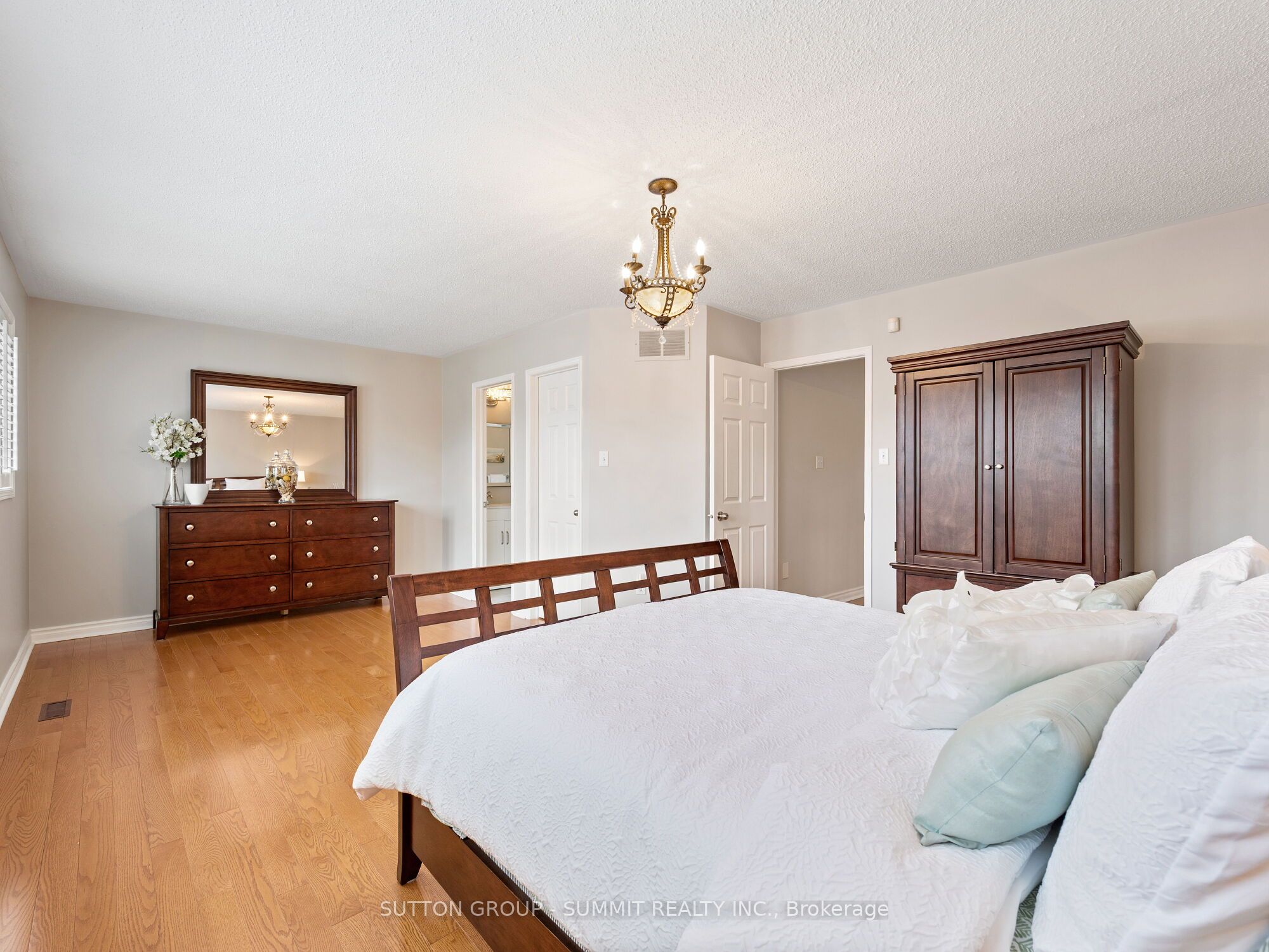 5726 Tayside Crescent Property Photo 29