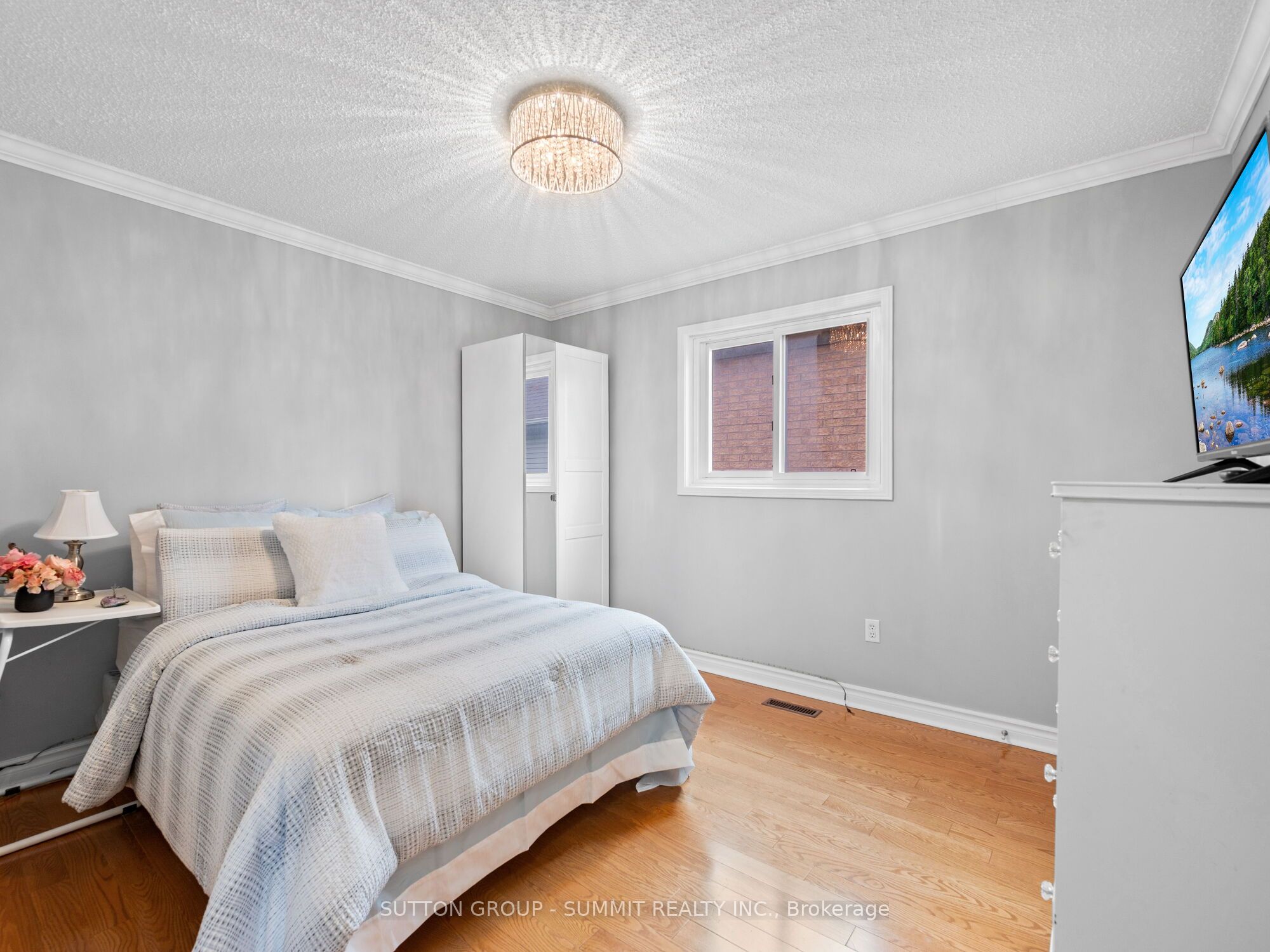 5726 Tayside Crescent Property Photo 35