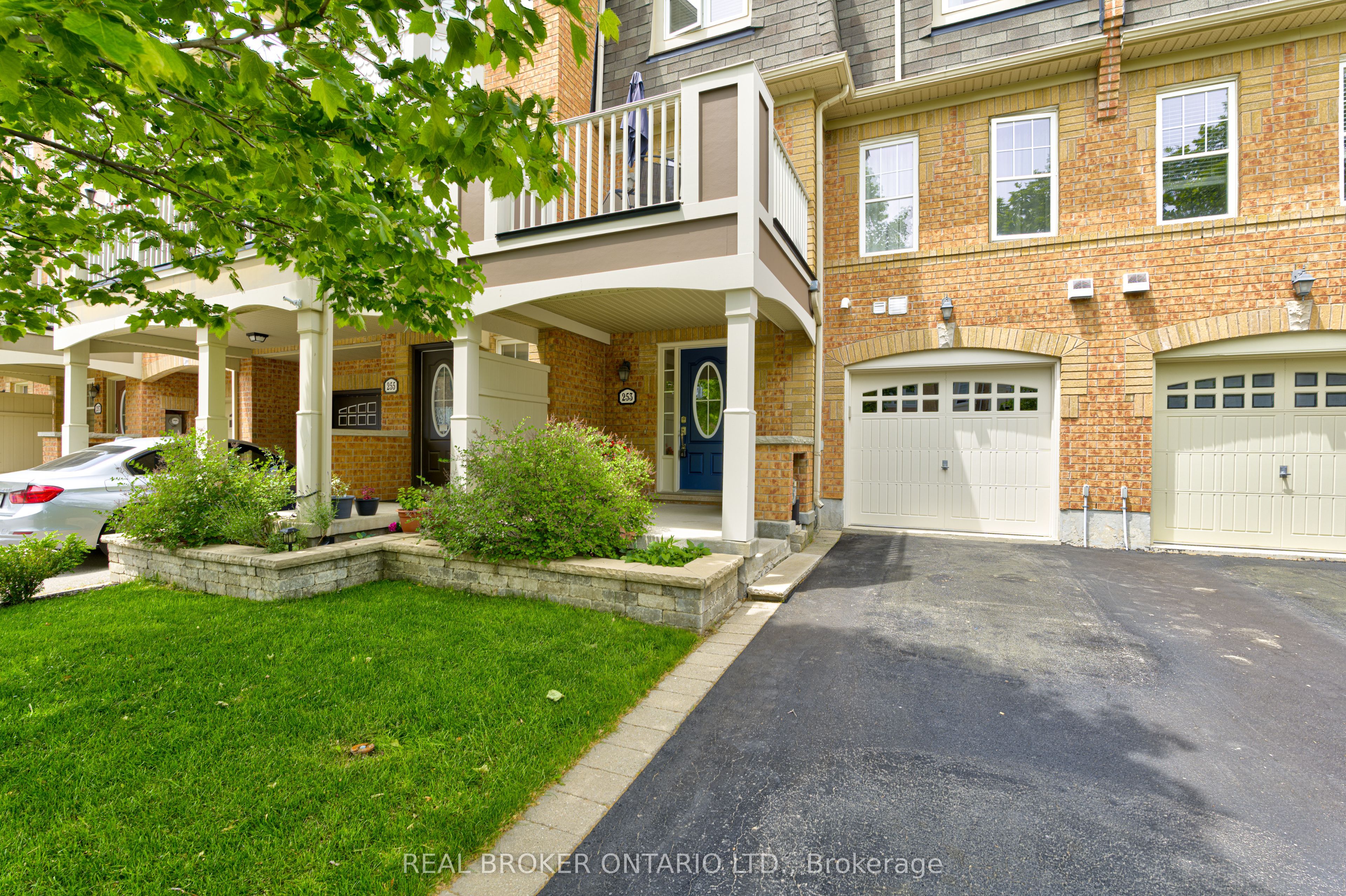 253 Wetenhall Landing Property Photo 2