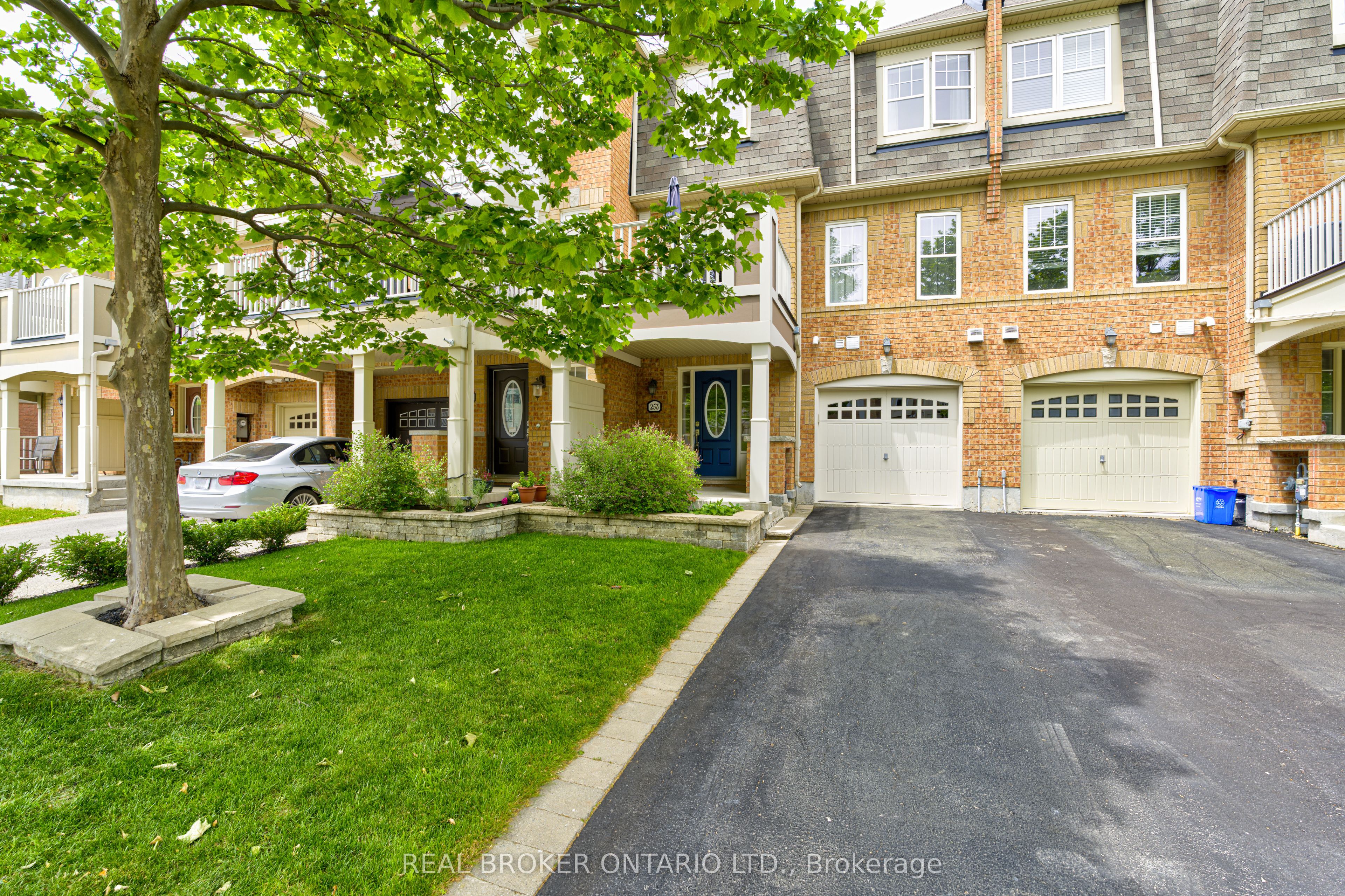 253 Wetenhall Landing Property Photo 3