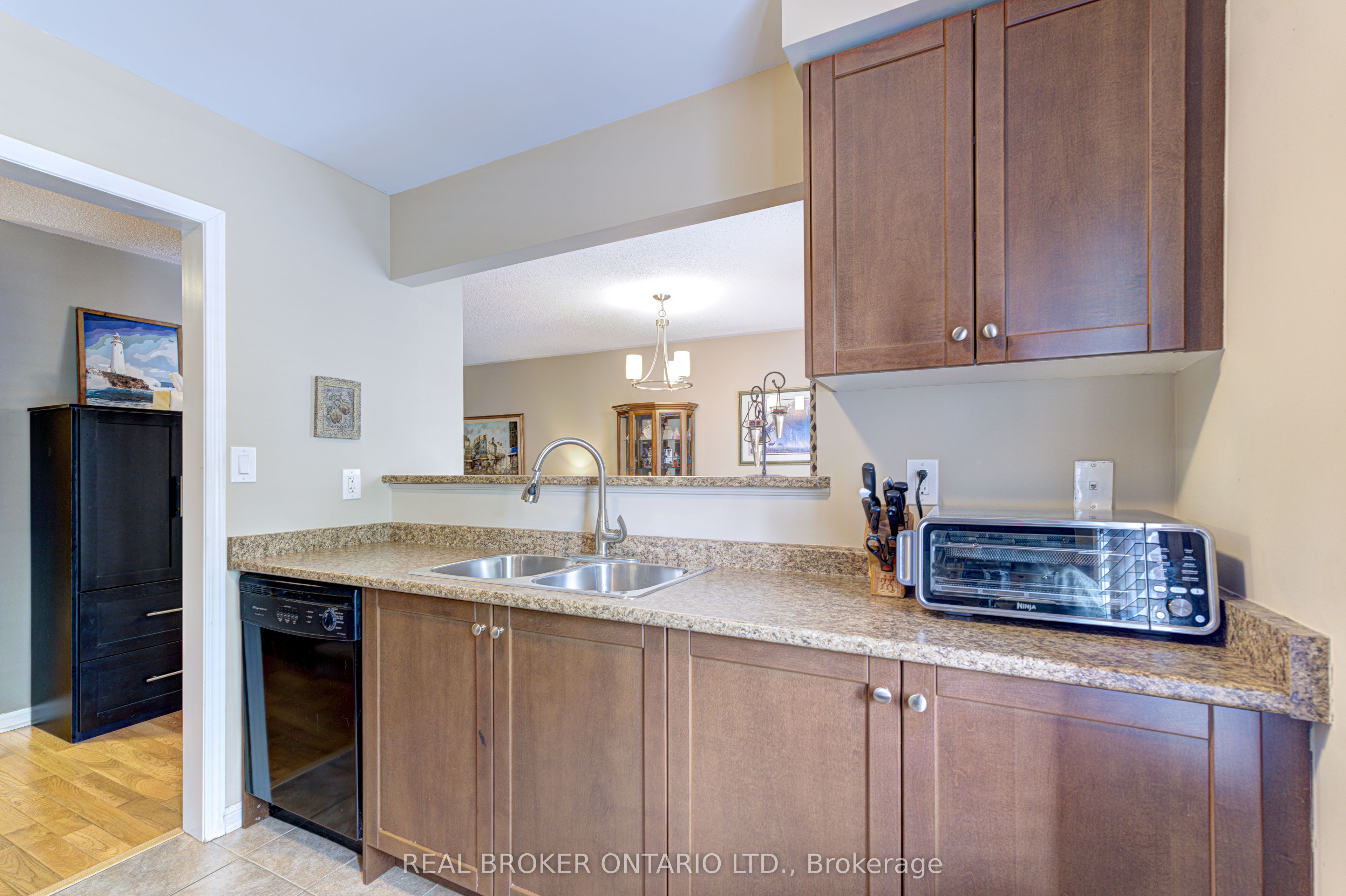 253 Wetenhall Landing Property Photo 34