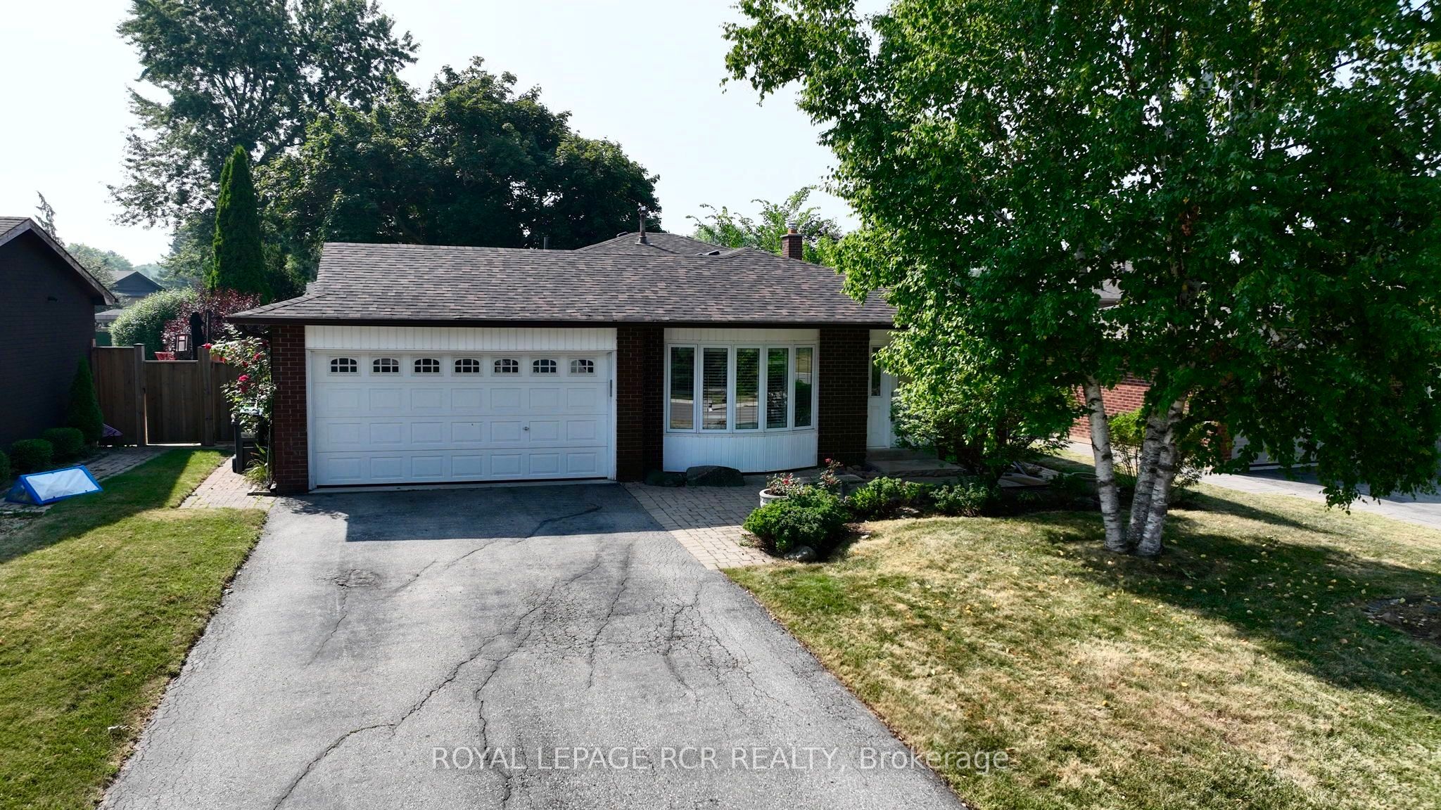 273 Newlove Dr Property Photo 1